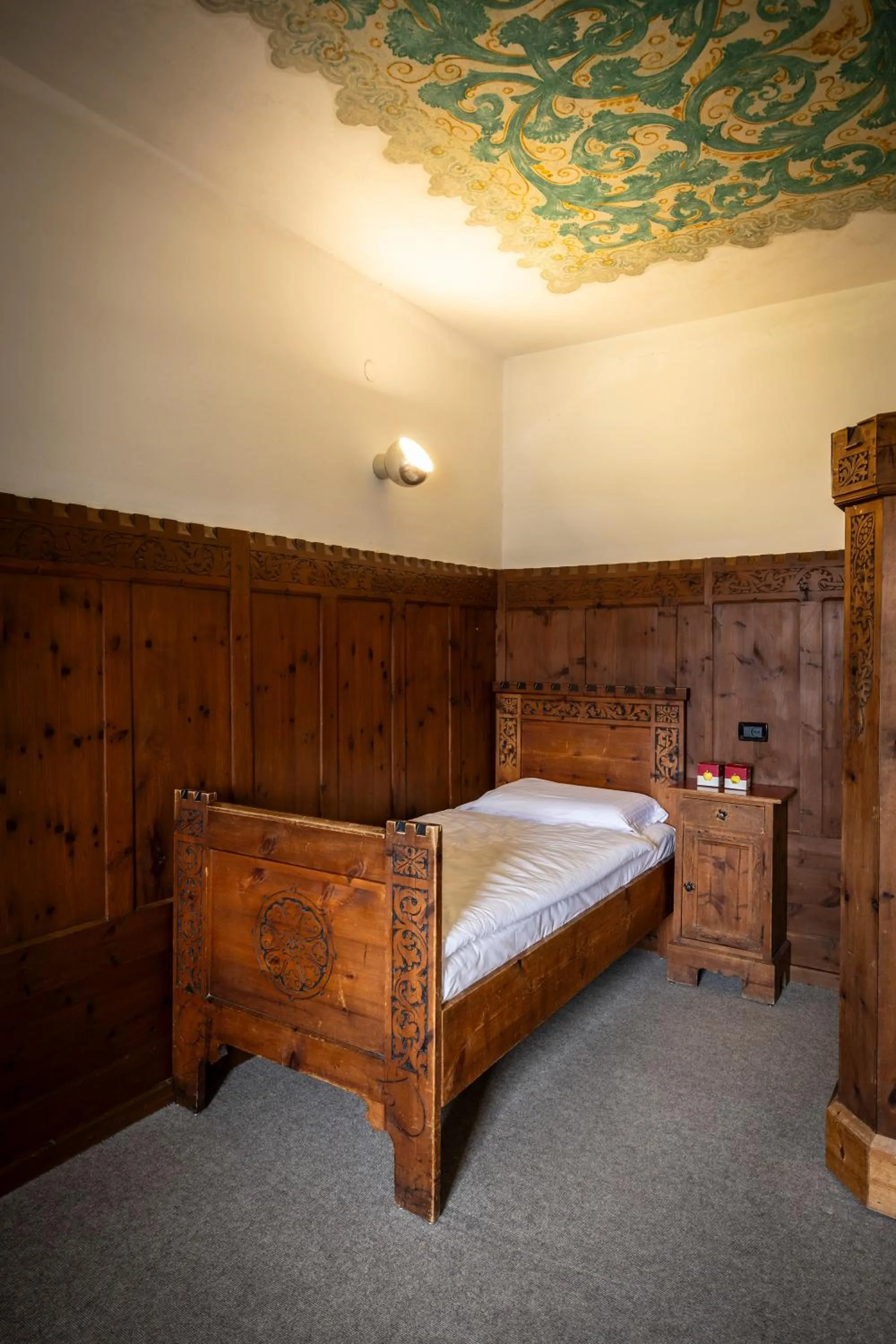 Bedroom, Bed in Castel Pergine