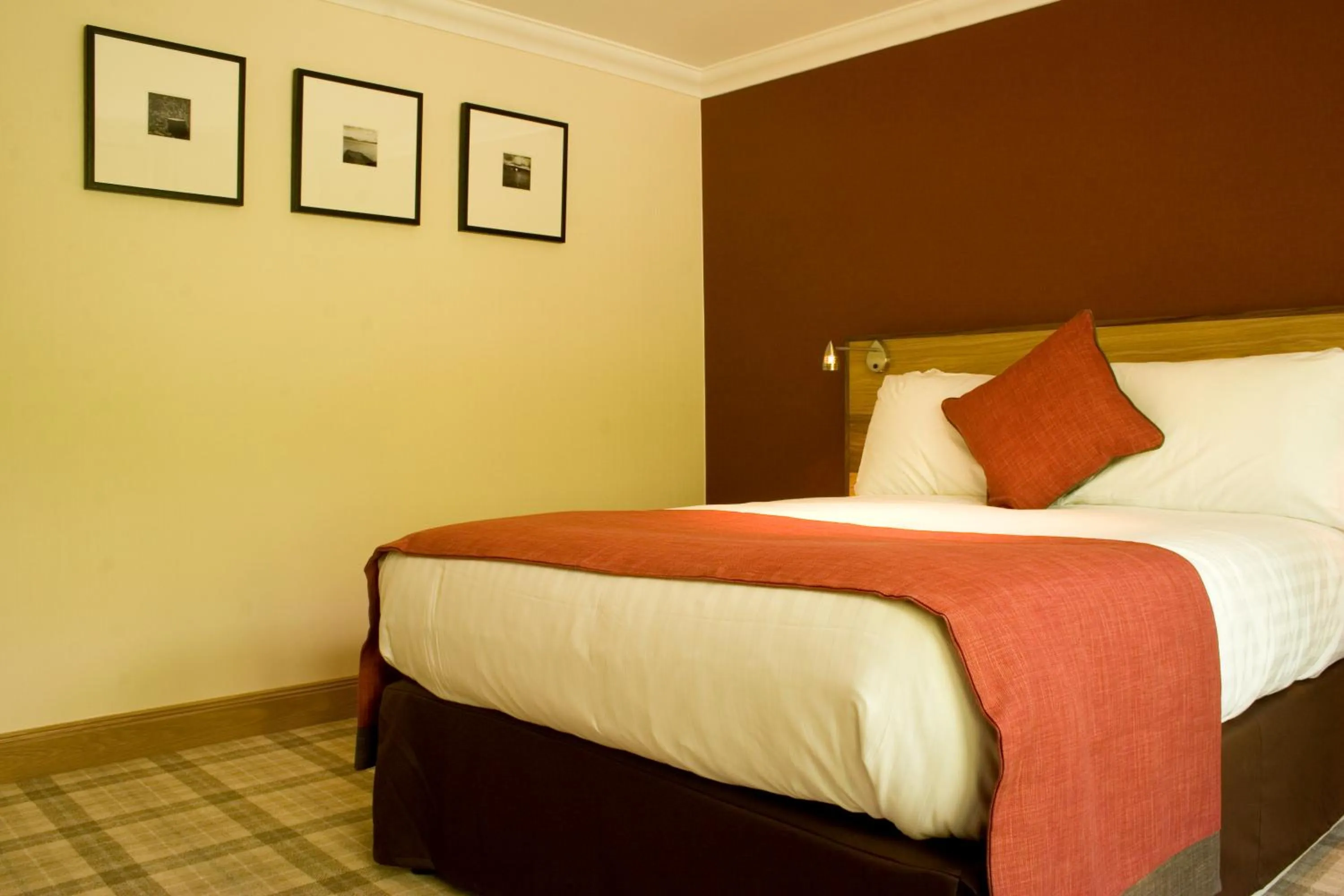 Bed in The Inn on Loch Lomond