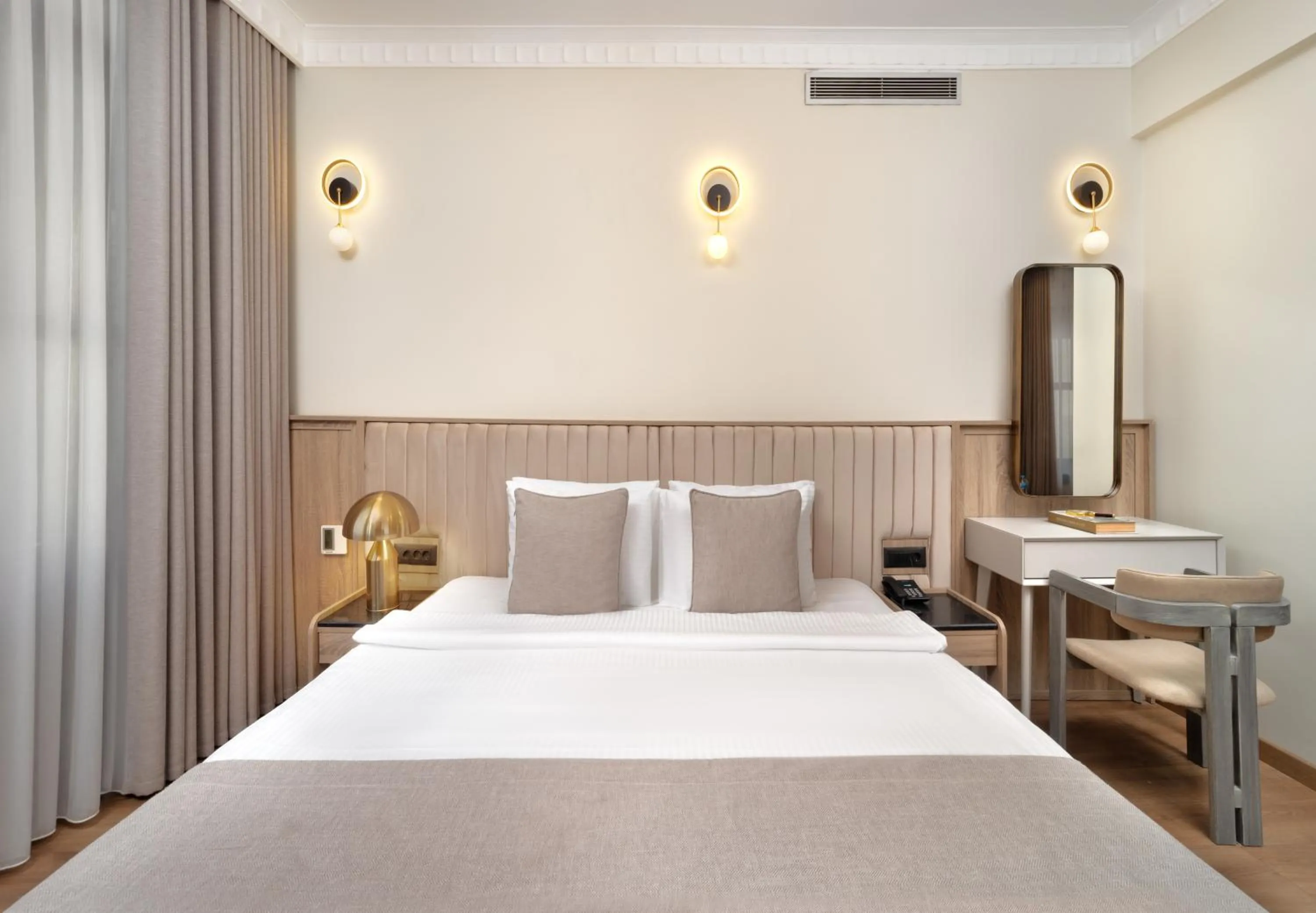 Bed in Atik Palas Hotel