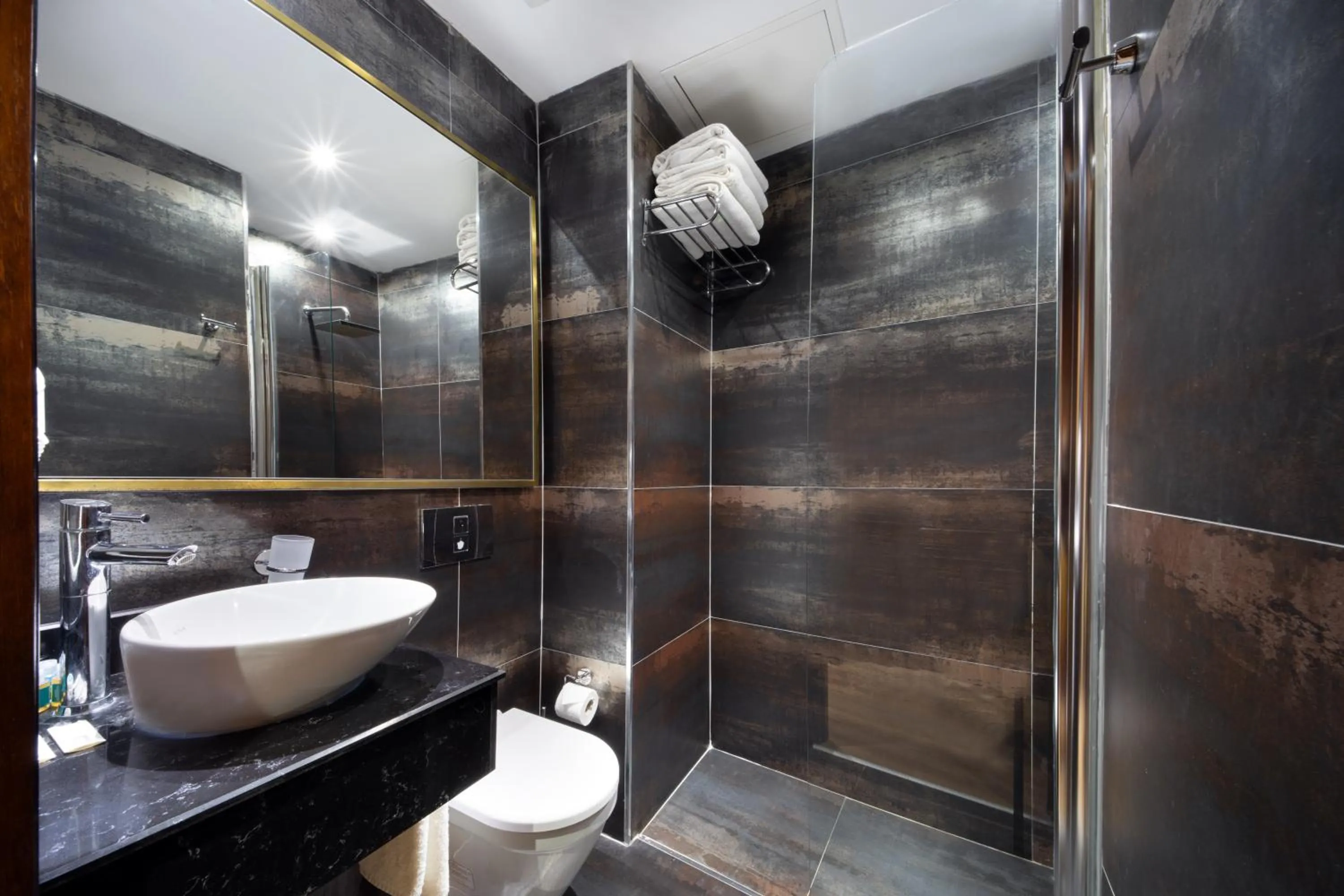 Shower in Atik Palas Hotel