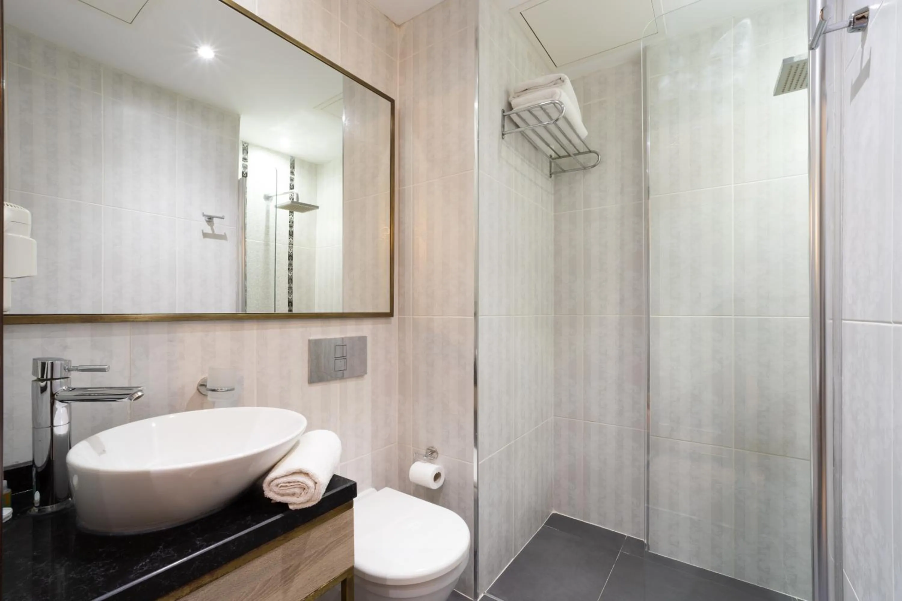 Shower in Atik Palas Hotel