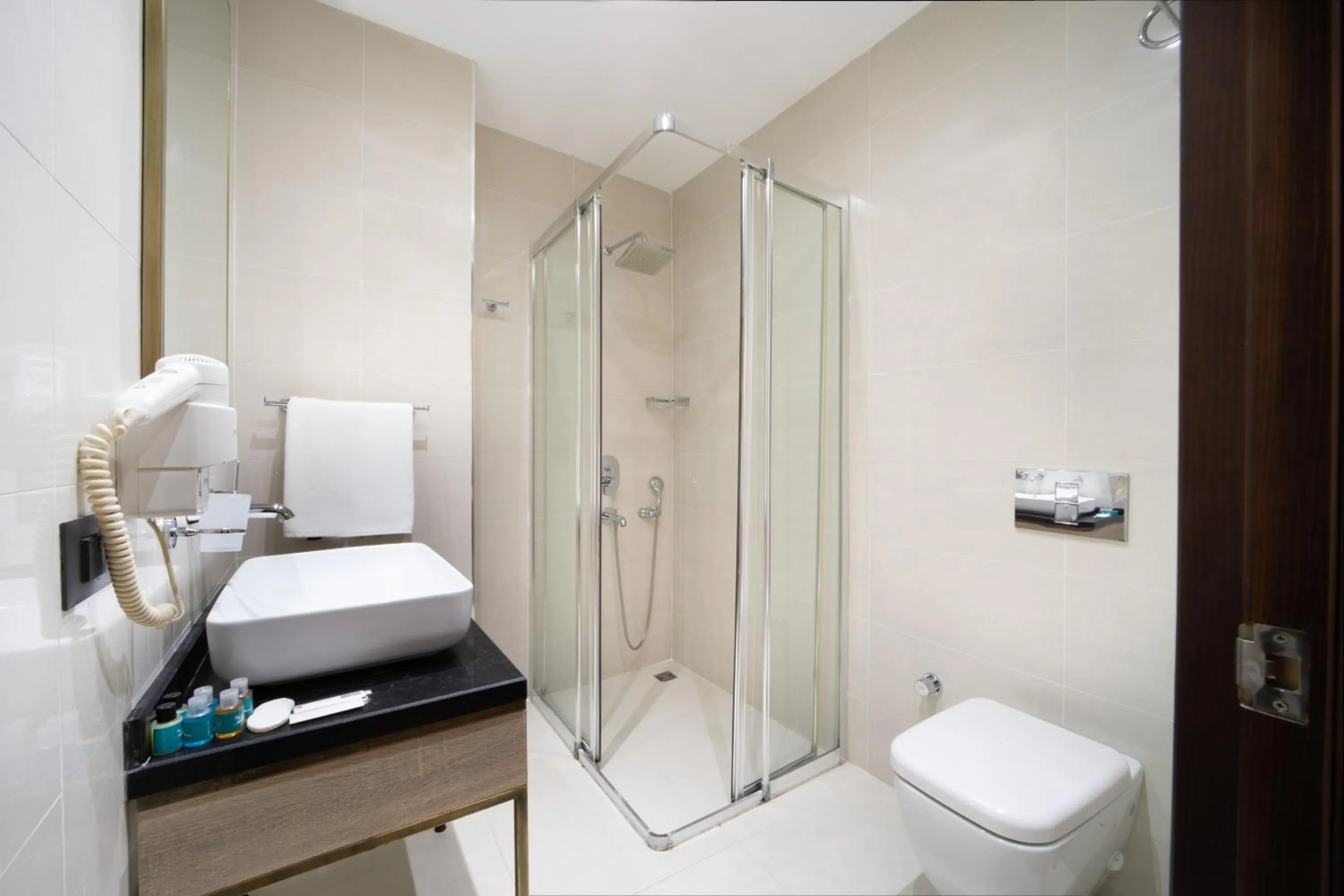 Shower, Bed in Atik Palas Hotel