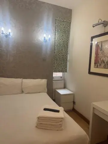 Superior Queen Room in The Paramount Hotel Superior Queen Room in The Paramount Hotel