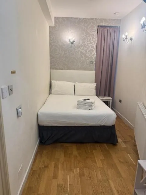 Double Room with Private Bathroom in The Paramount Hotel