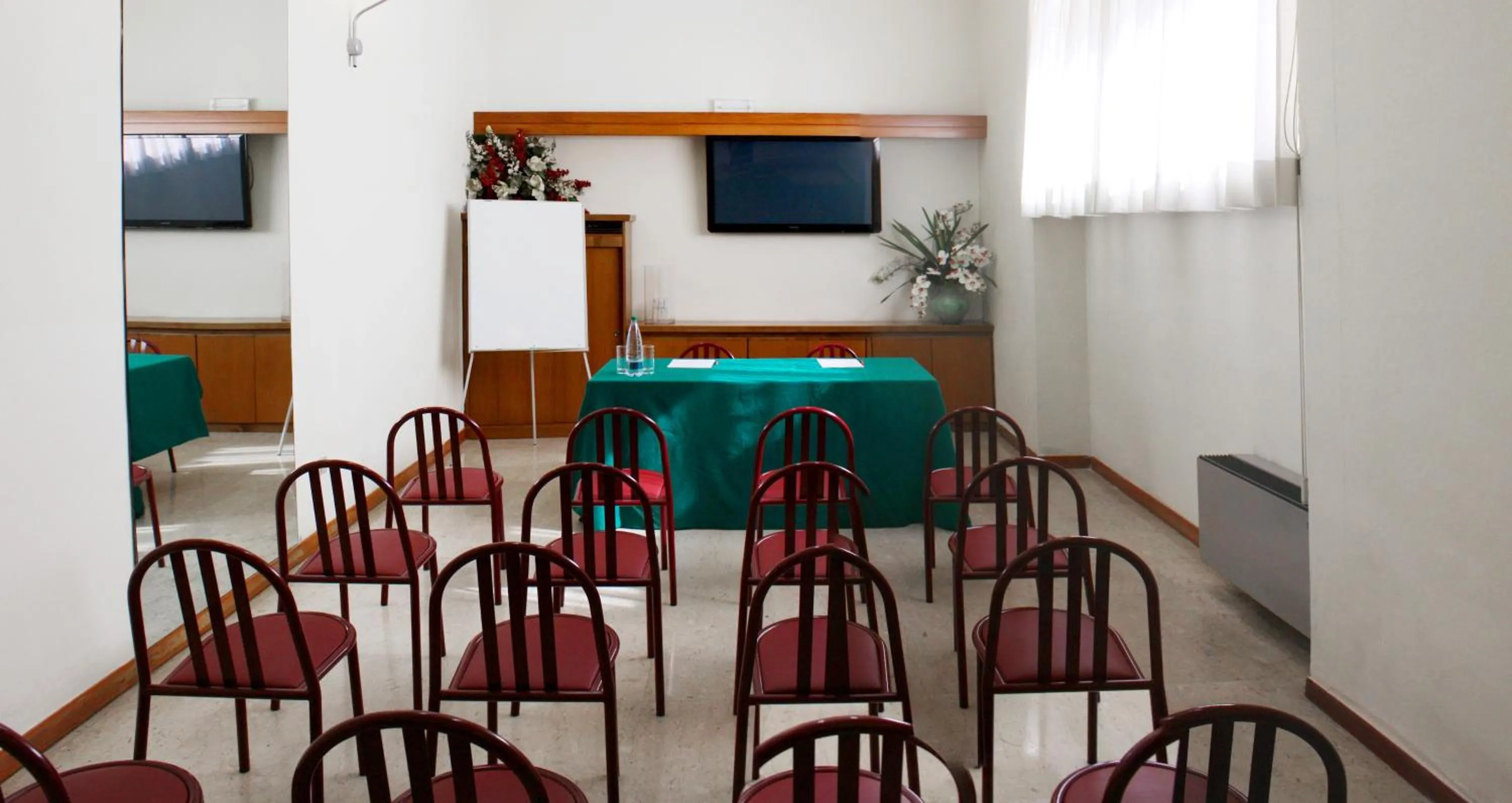 Business facilities in Hotel Nuova Grosseto