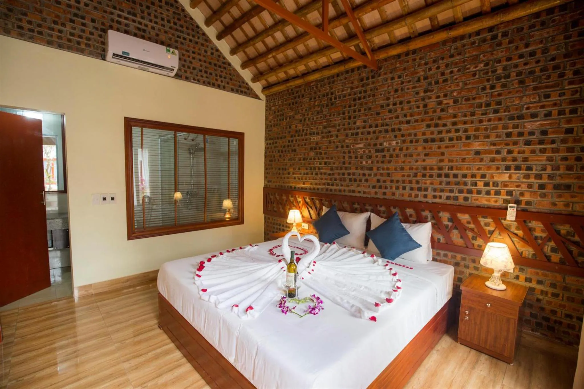 Living room, Bed in Tam Coc Serene Bungalow