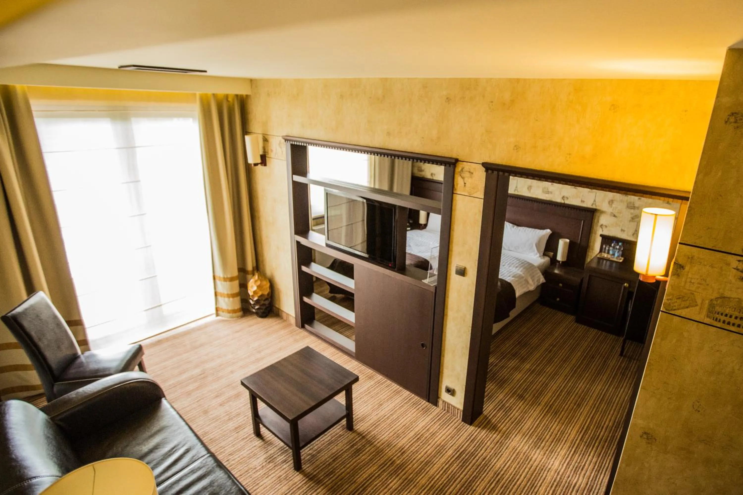 Living room, Bed in Hotel Rodan