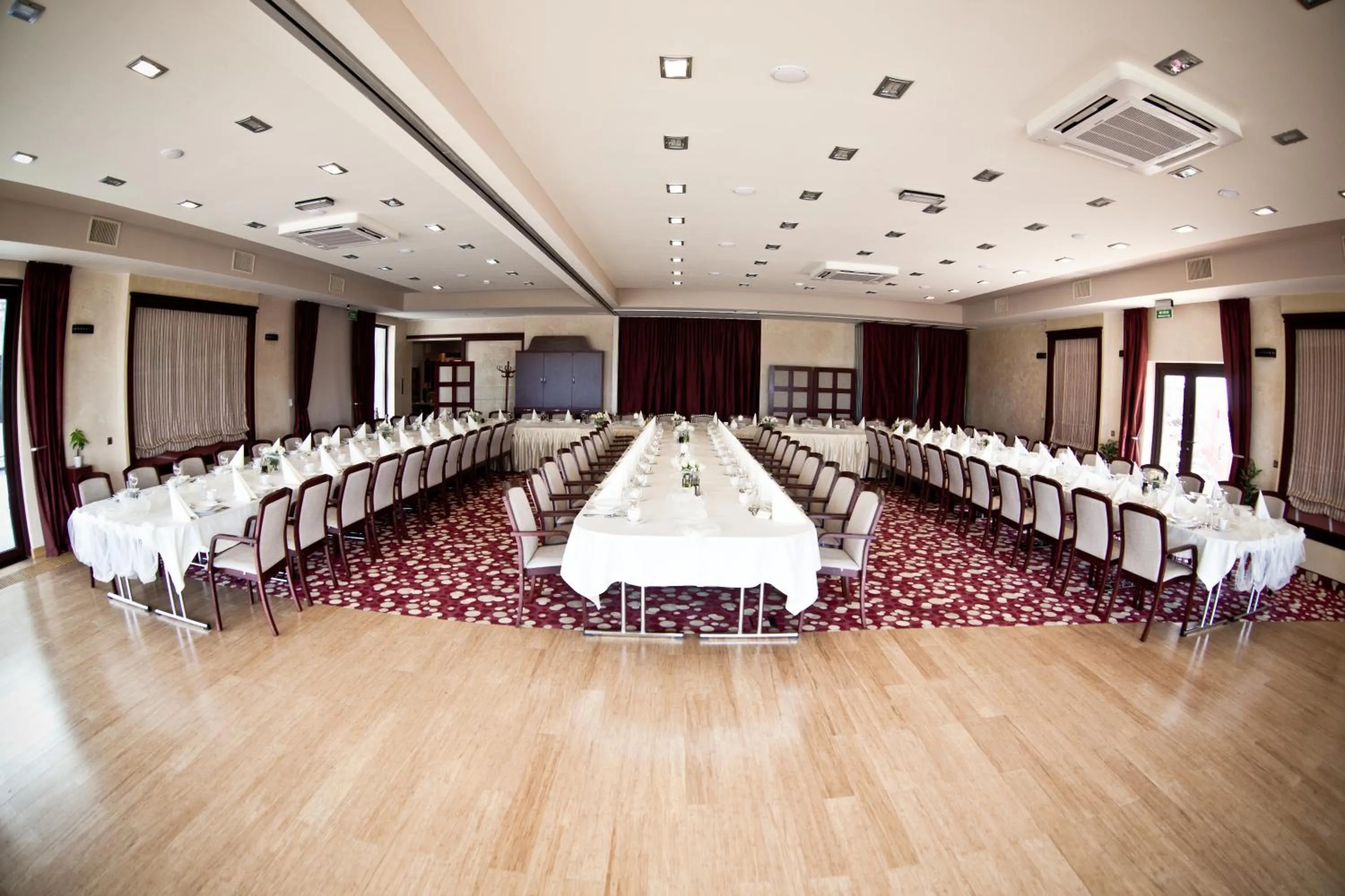 Restaurant/places to eat in Hotel Rodan