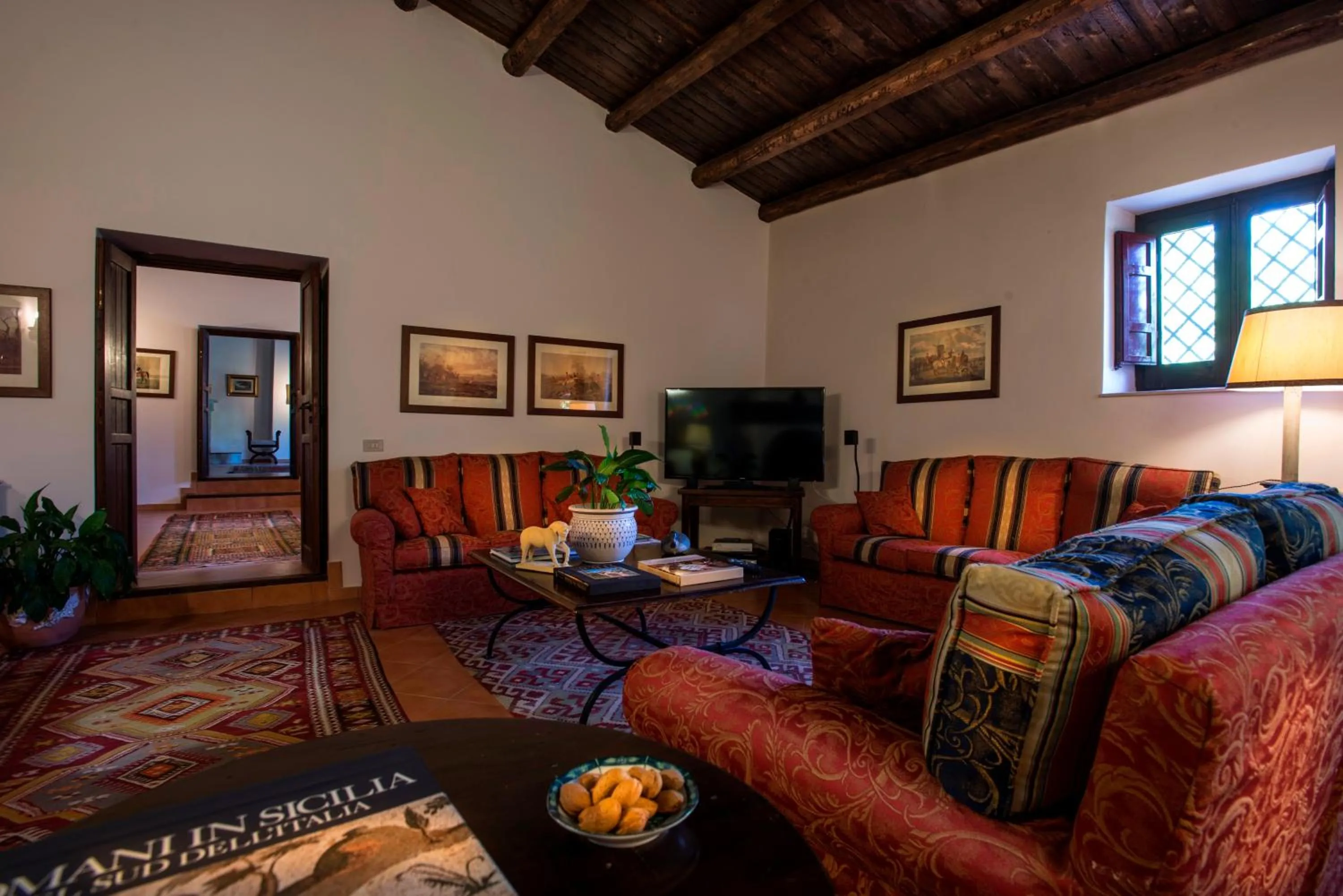 Communal lounge/ TV room in Masseria Rossella