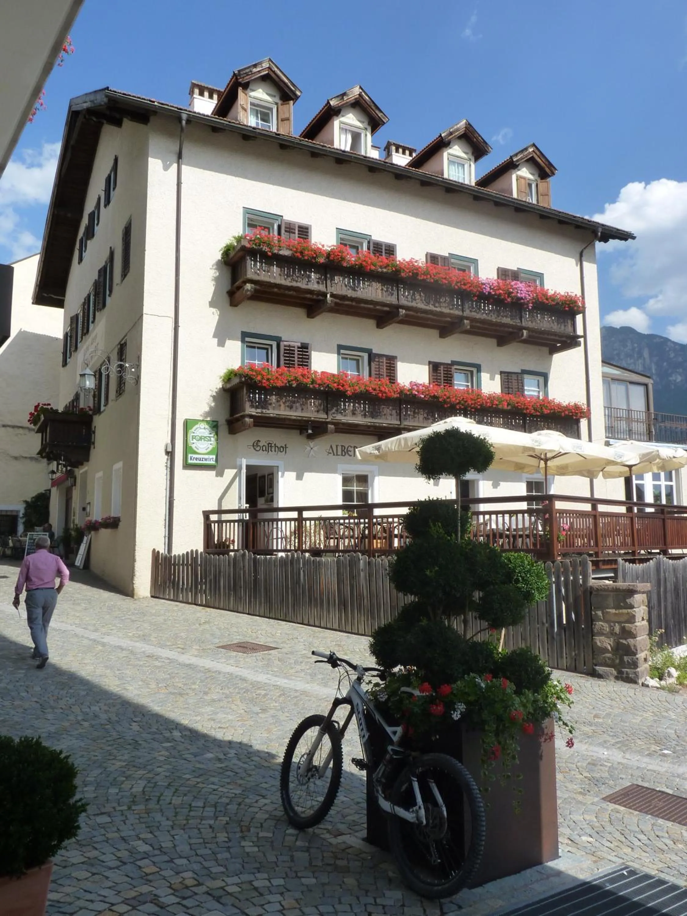 Facade/entrance in Gasthof Albergo Kreuzwirt
