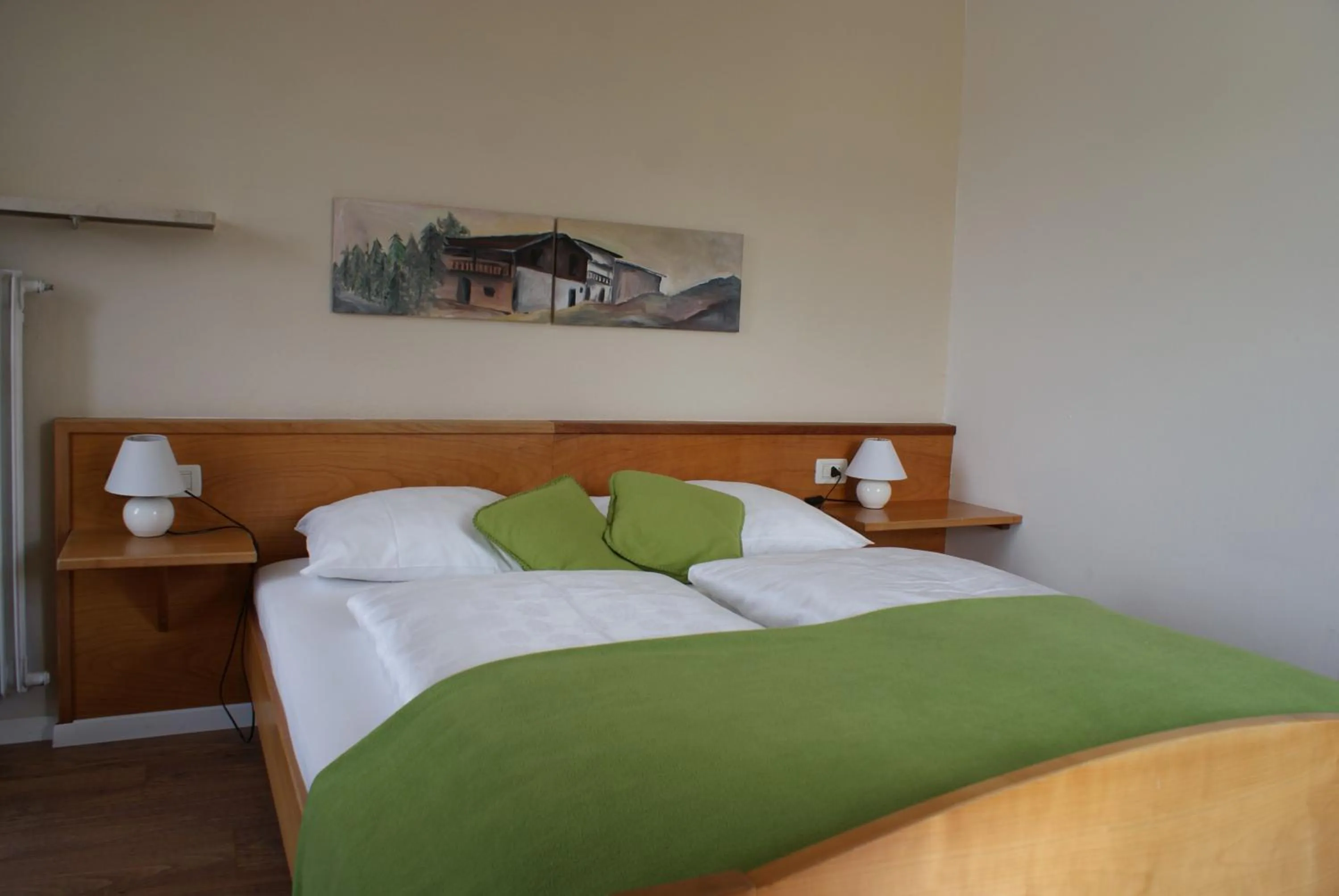 Bedroom, Bed in Gasthof Albergo Kreuzwirt