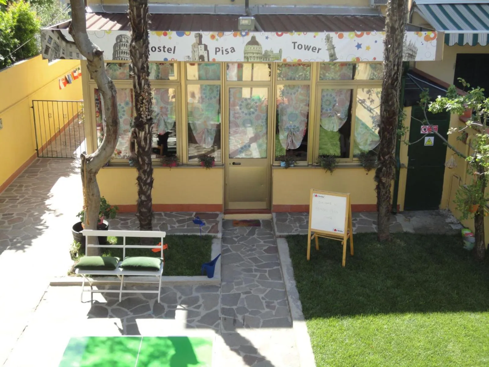 Facade/entrance in Hostel Pisa Tower