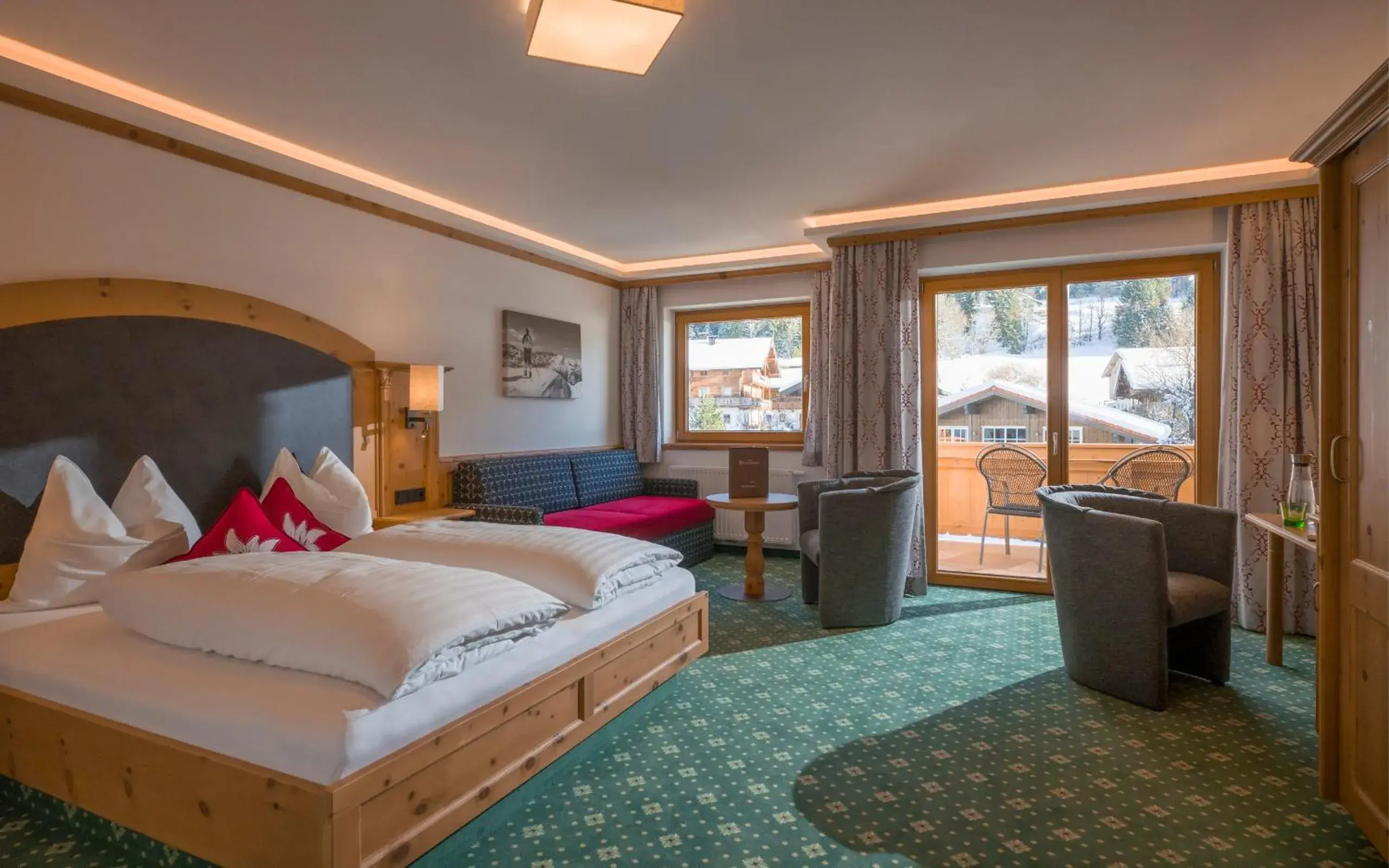 Deluxe Double Room (2 Adults + 1 Child) - single occupancy in Hotel Bichlingerhof Deluxe Double Room (2 Adults + 1 Child) - single occupancy in Hotel Bichlingerhof