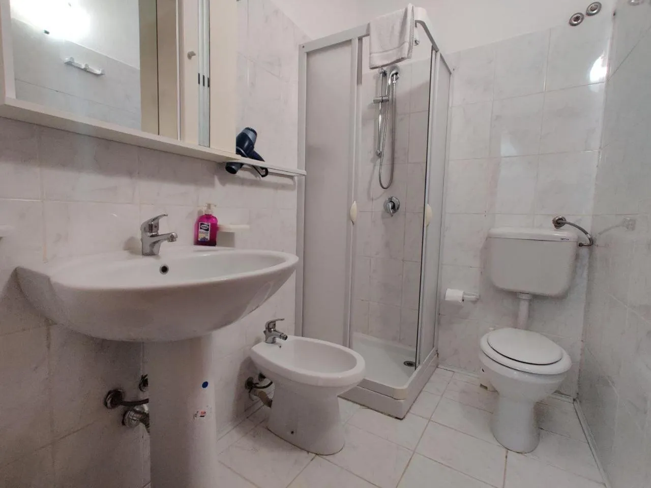 room service in Agriturismo Bellajo - Ville Rustiche con Piscina