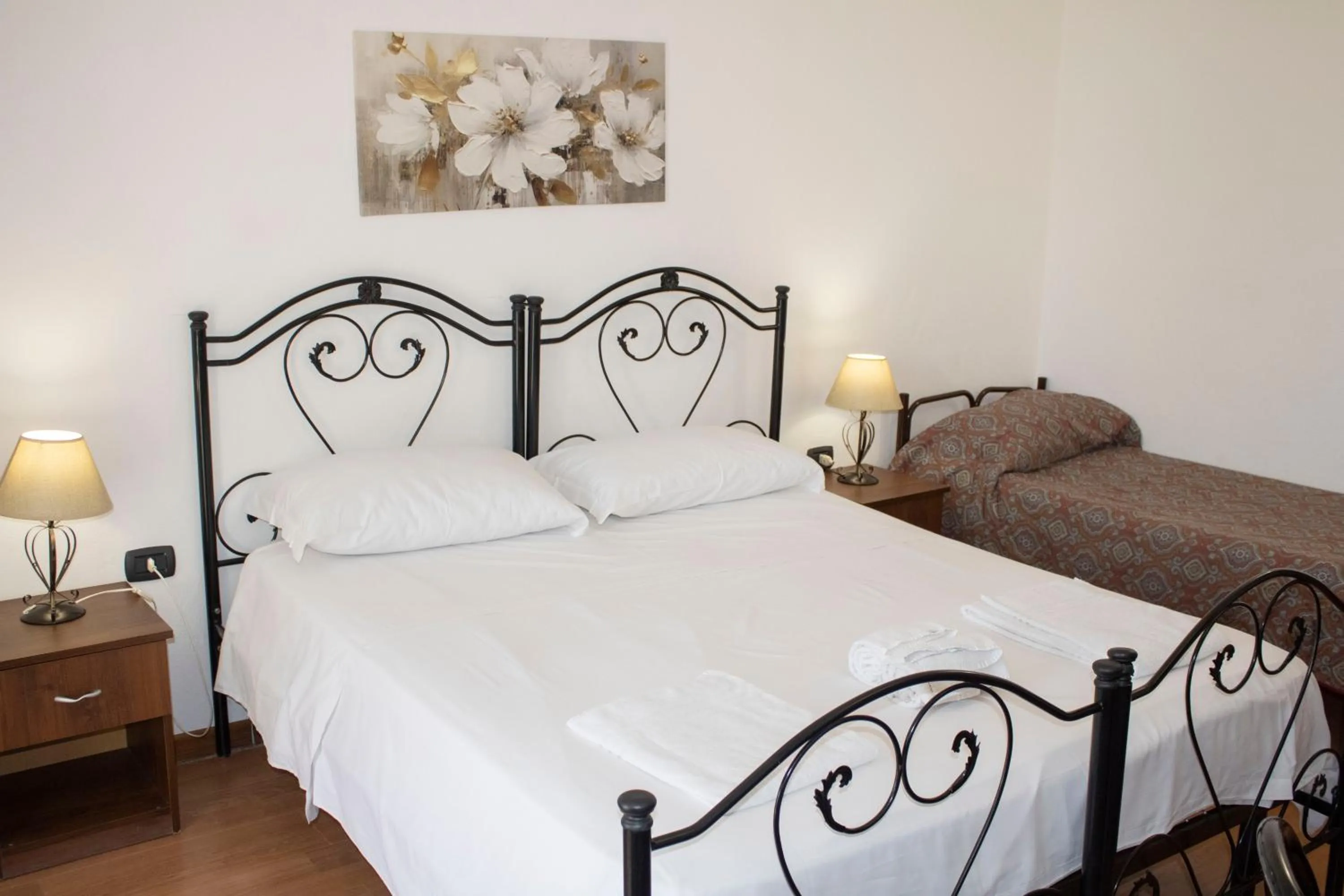 Bedroom, Bed in Agriturismo Bellajo - Ville Rustiche con Piscina