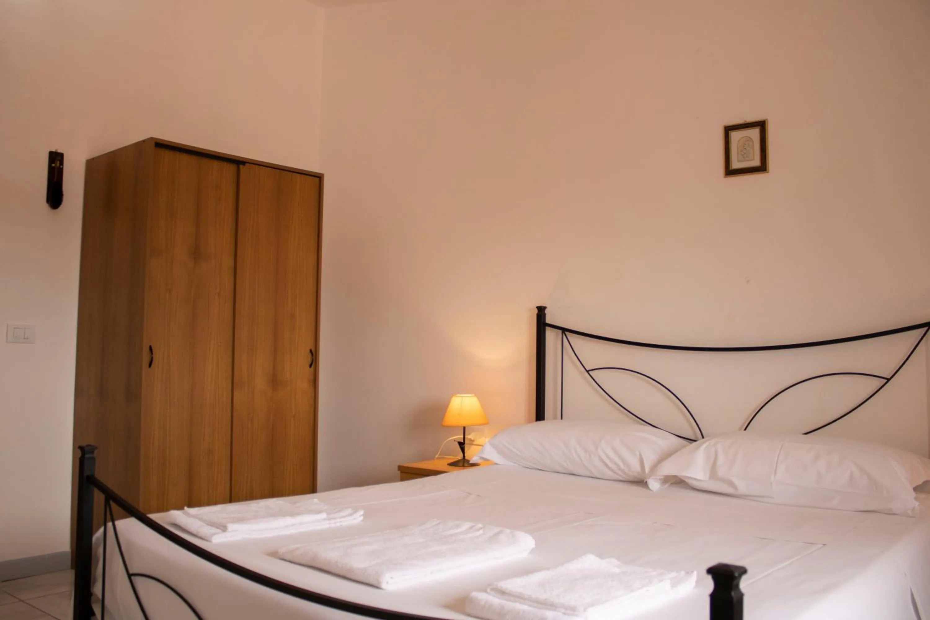 Bedroom, Bed in Agriturismo Bellajo - Ville Rustiche con Piscina