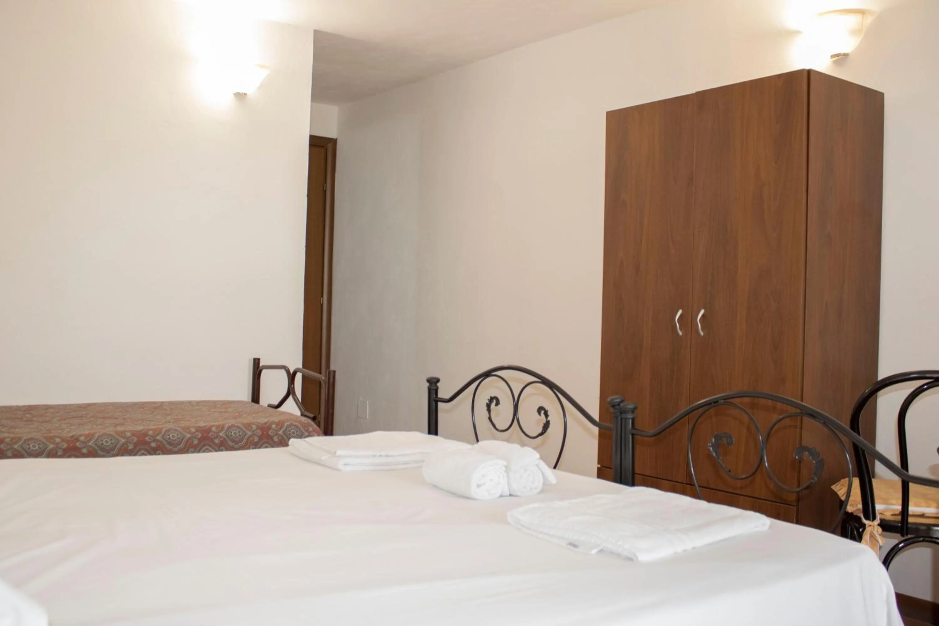 Bedroom, Bed in Agriturismo Bellajo - Ville Rustiche con Piscina