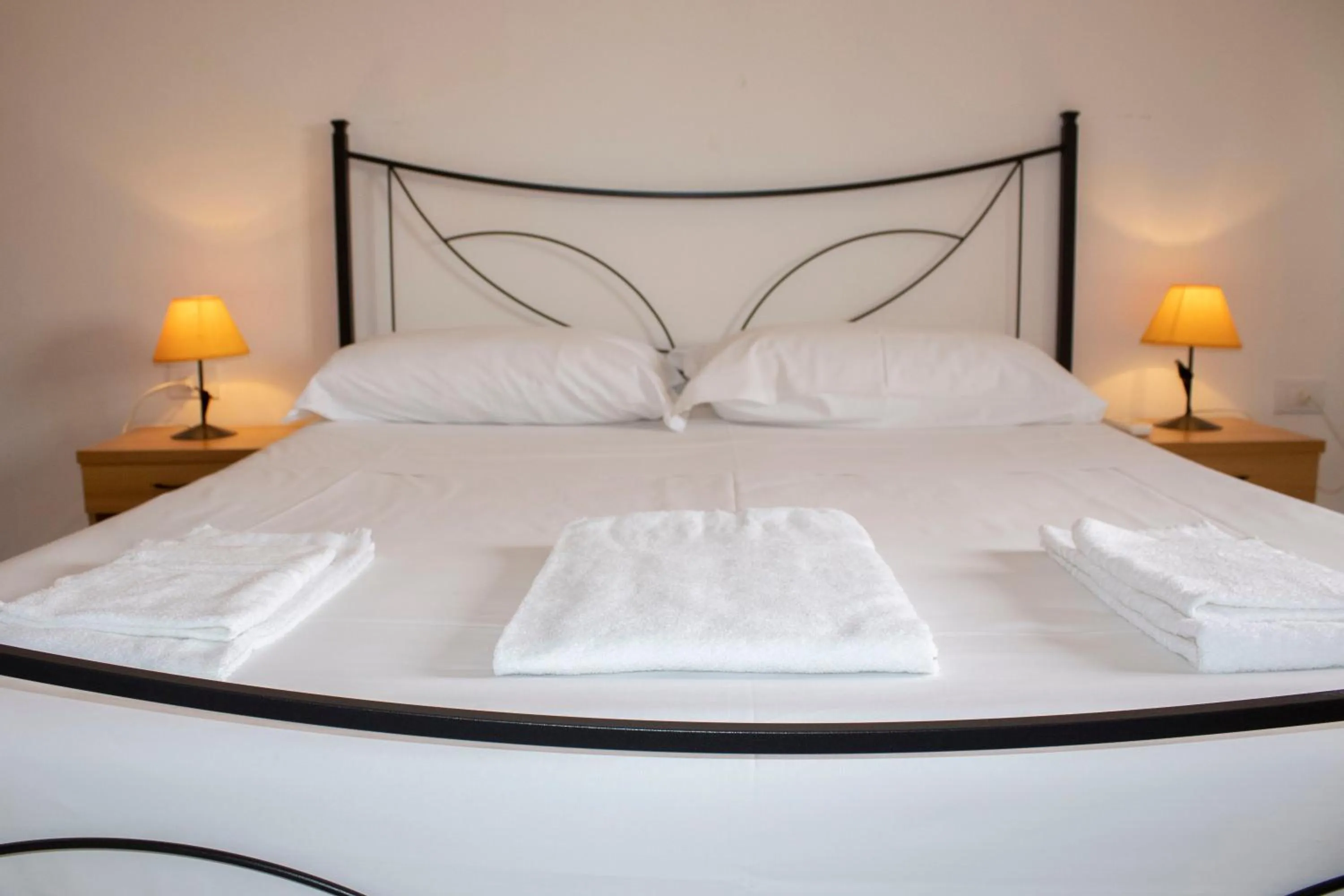 Bedroom, Bed in Agriturismo Bellajo - Ville Rustiche con Piscina