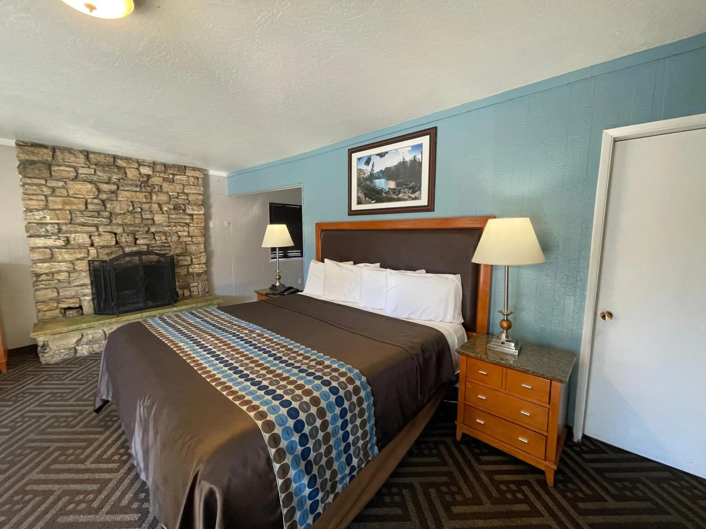 Bed in Tahoe Hacienda Inn