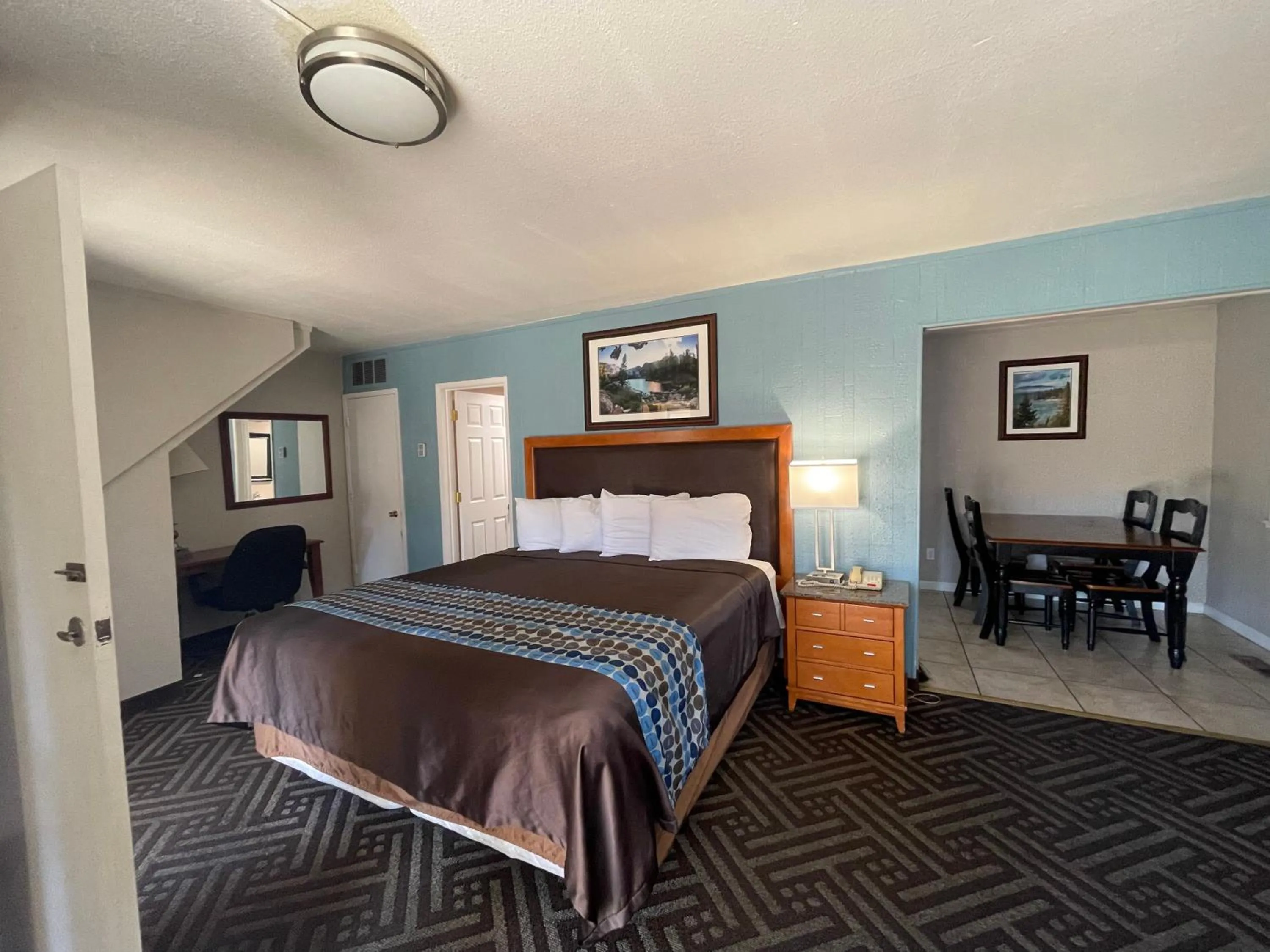 Bed in Tahoe Hacienda Inn