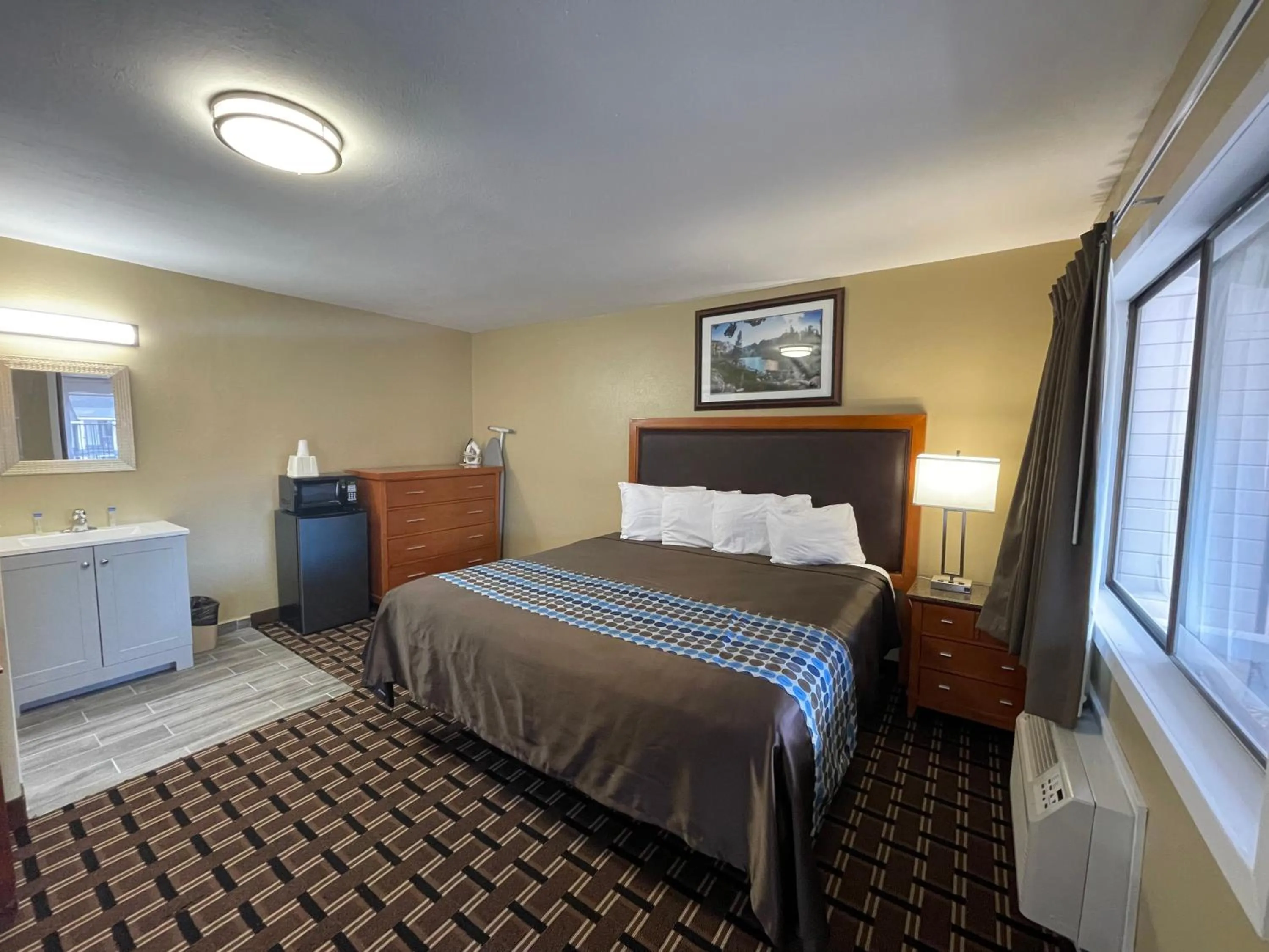 Bed in Tahoe Hacienda Inn