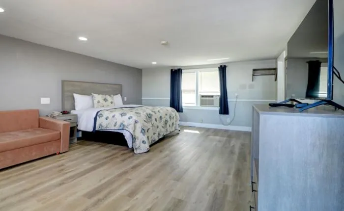 Bed in Windrift Motel