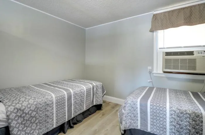 Bed in Windrift Motel