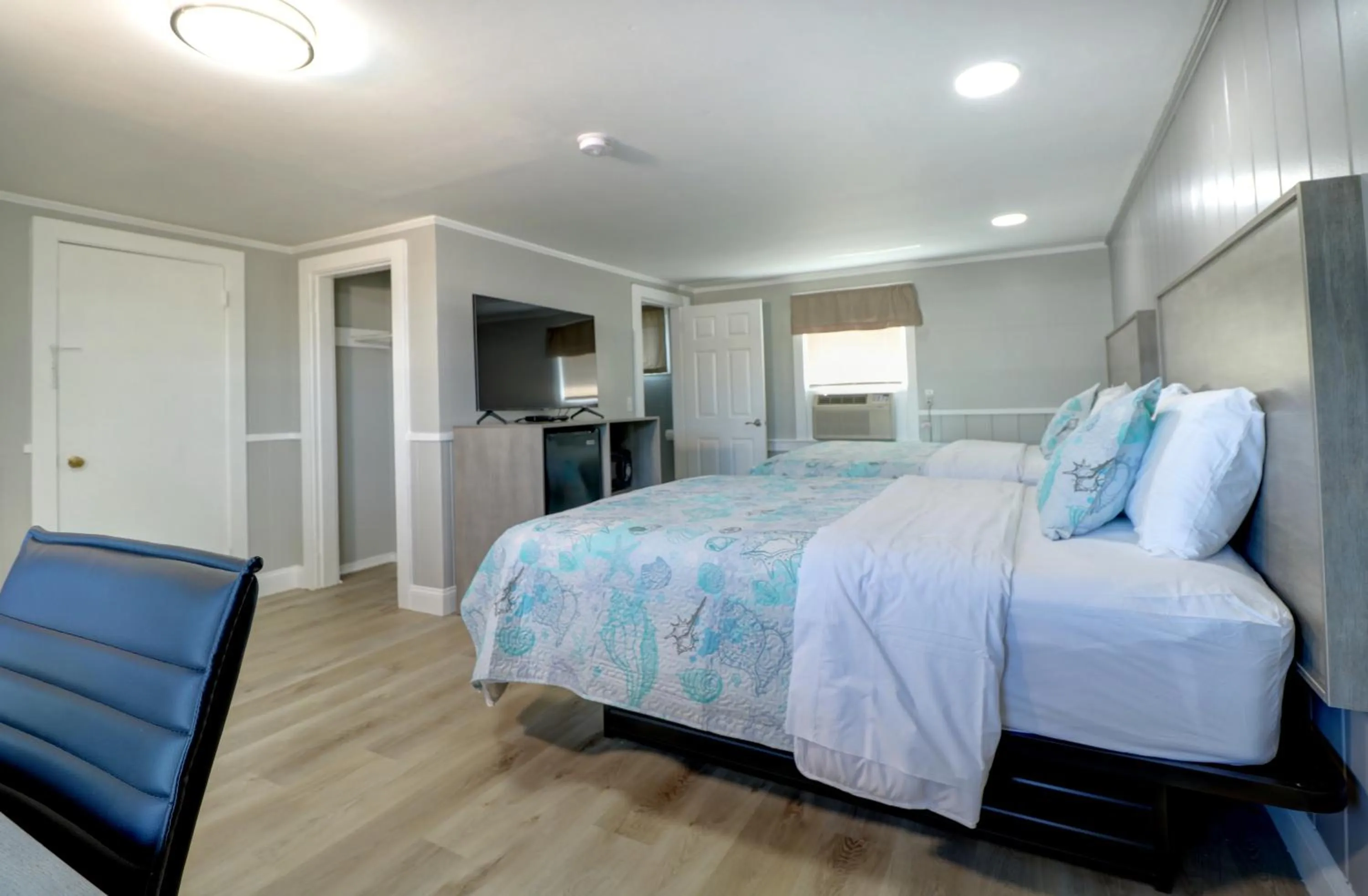 Bed in Windrift Motel