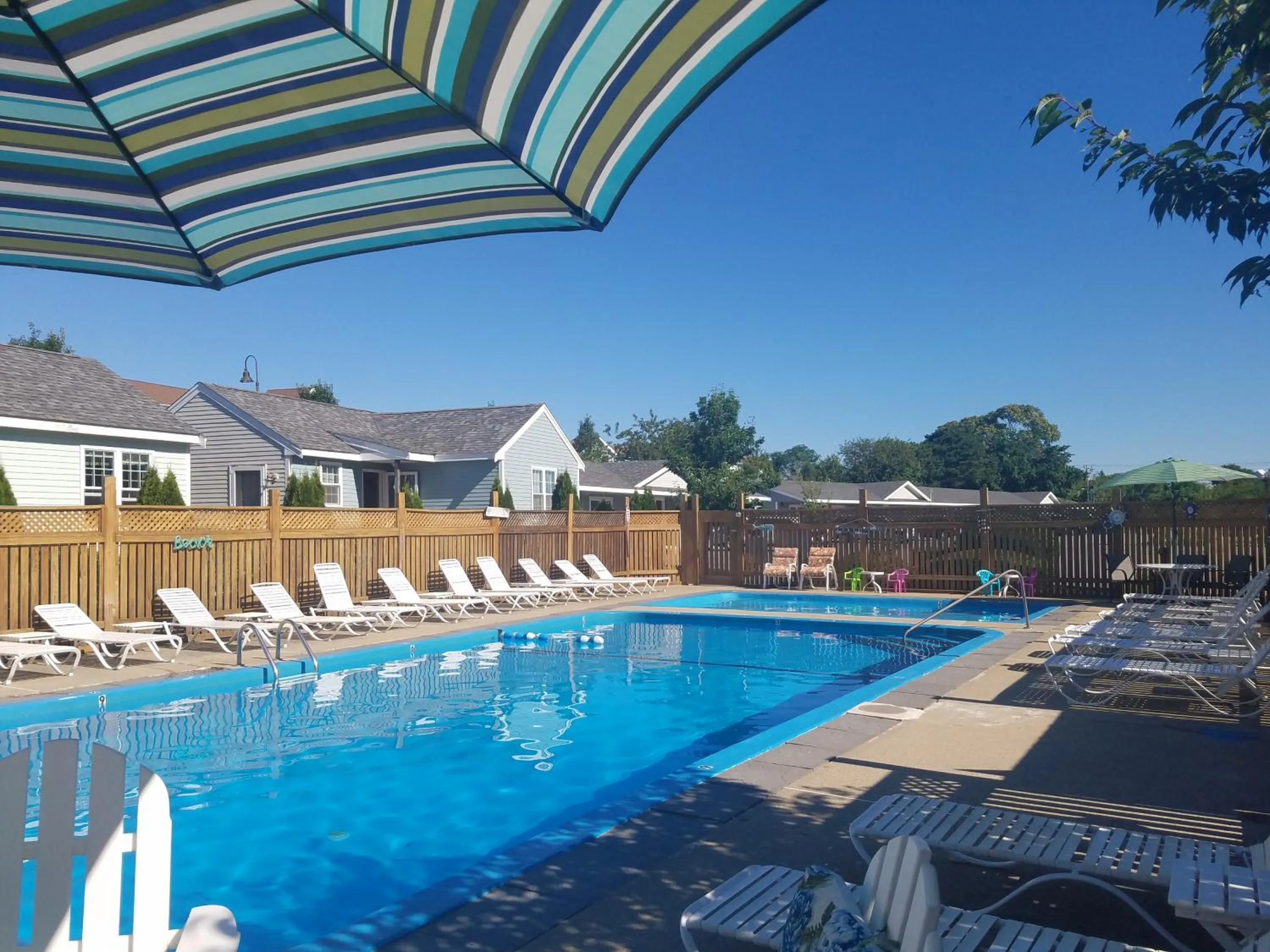 Swimming pool in Windrift Motel