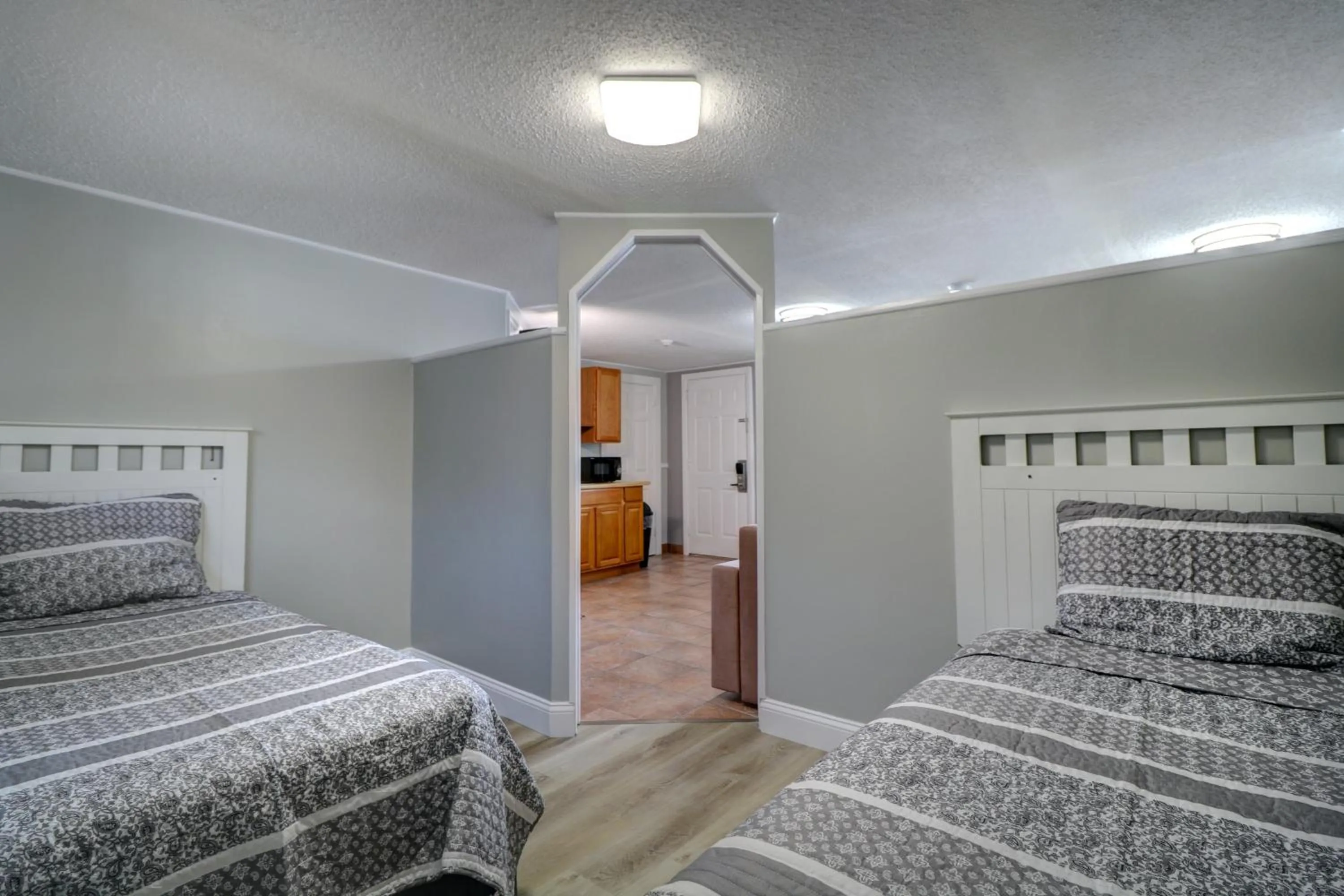 Bed in Windrift Motel