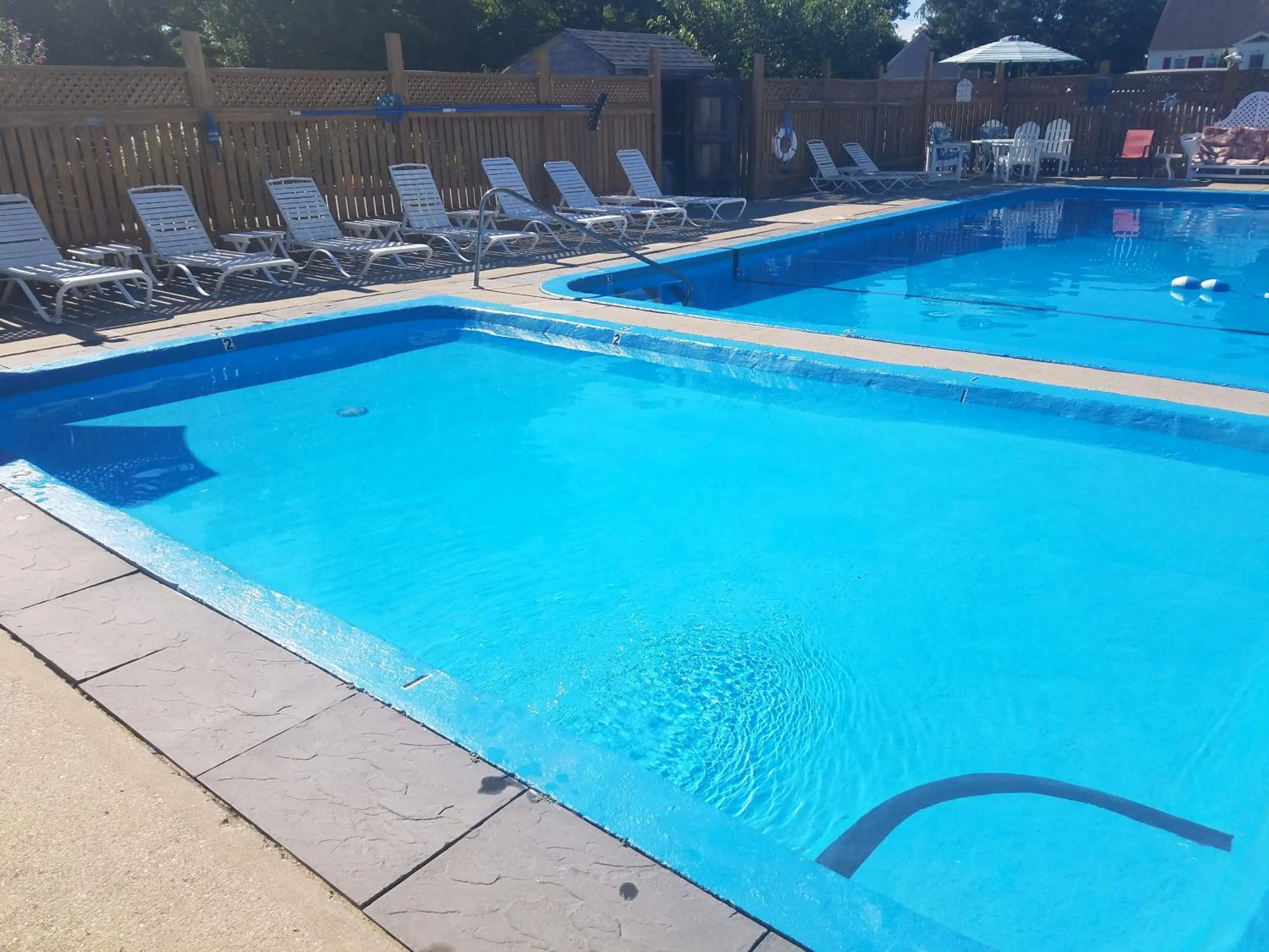 Swimming pool in Windrift Motel