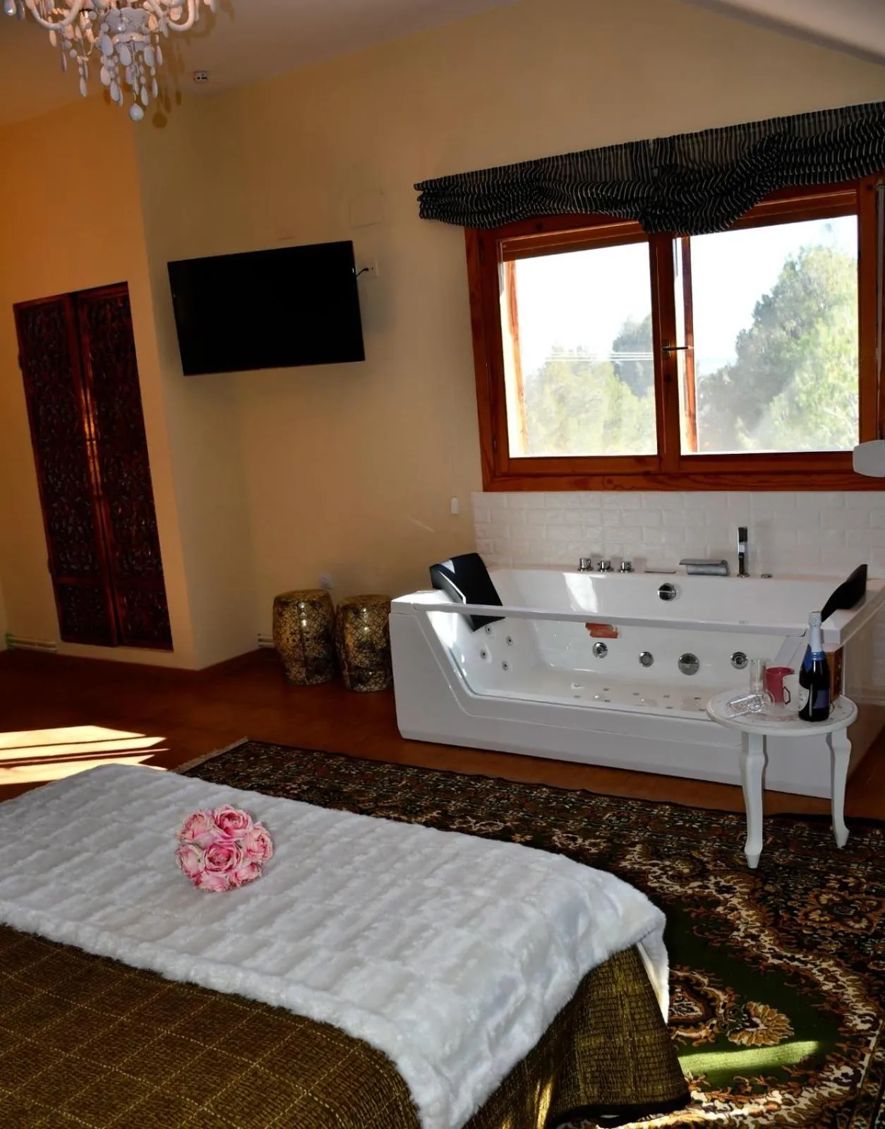 Hot Tub, Bed in Hospedería Casa Martell