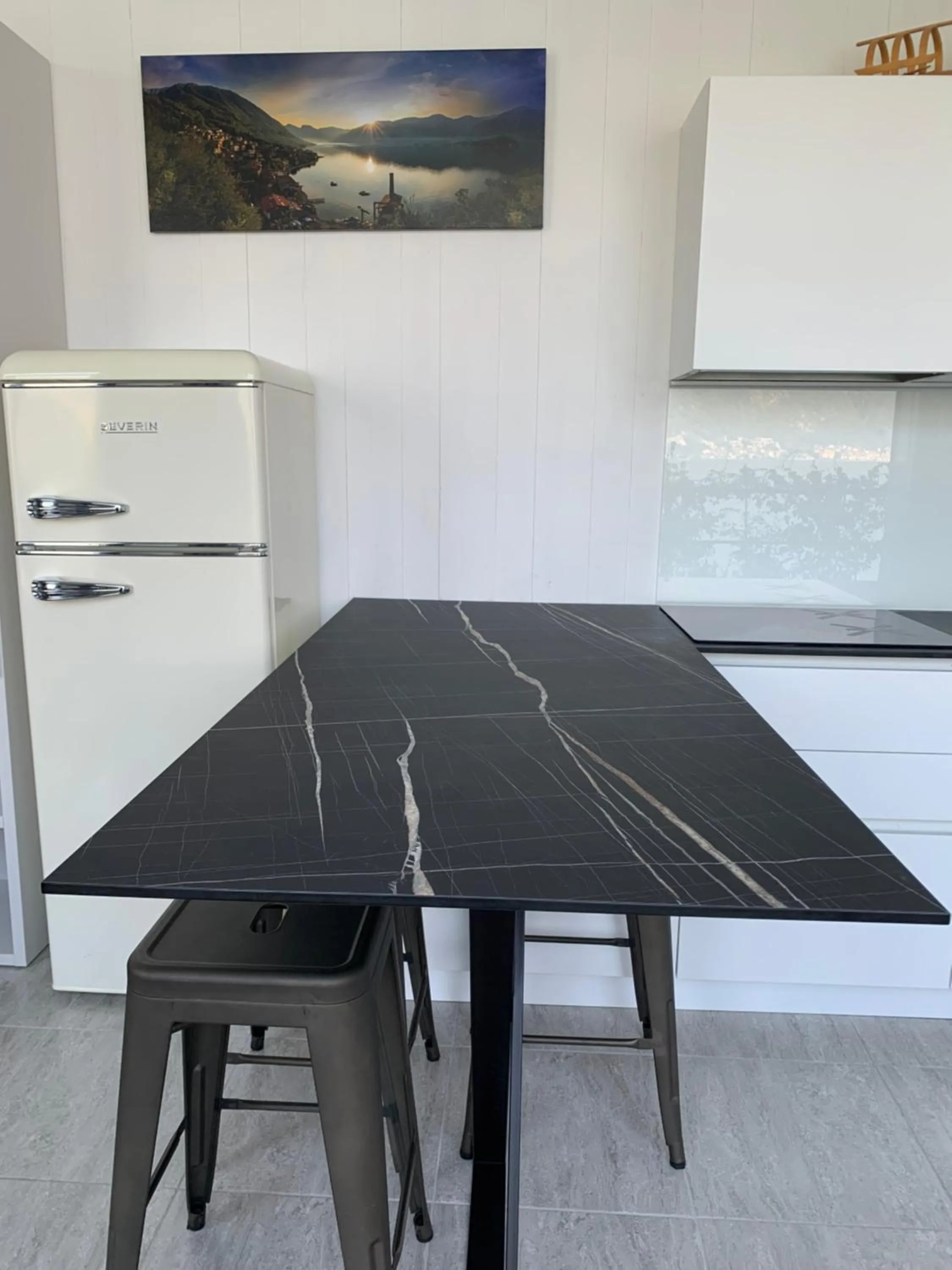 Kitchen or kitchenette in B&B Nest on the Lake