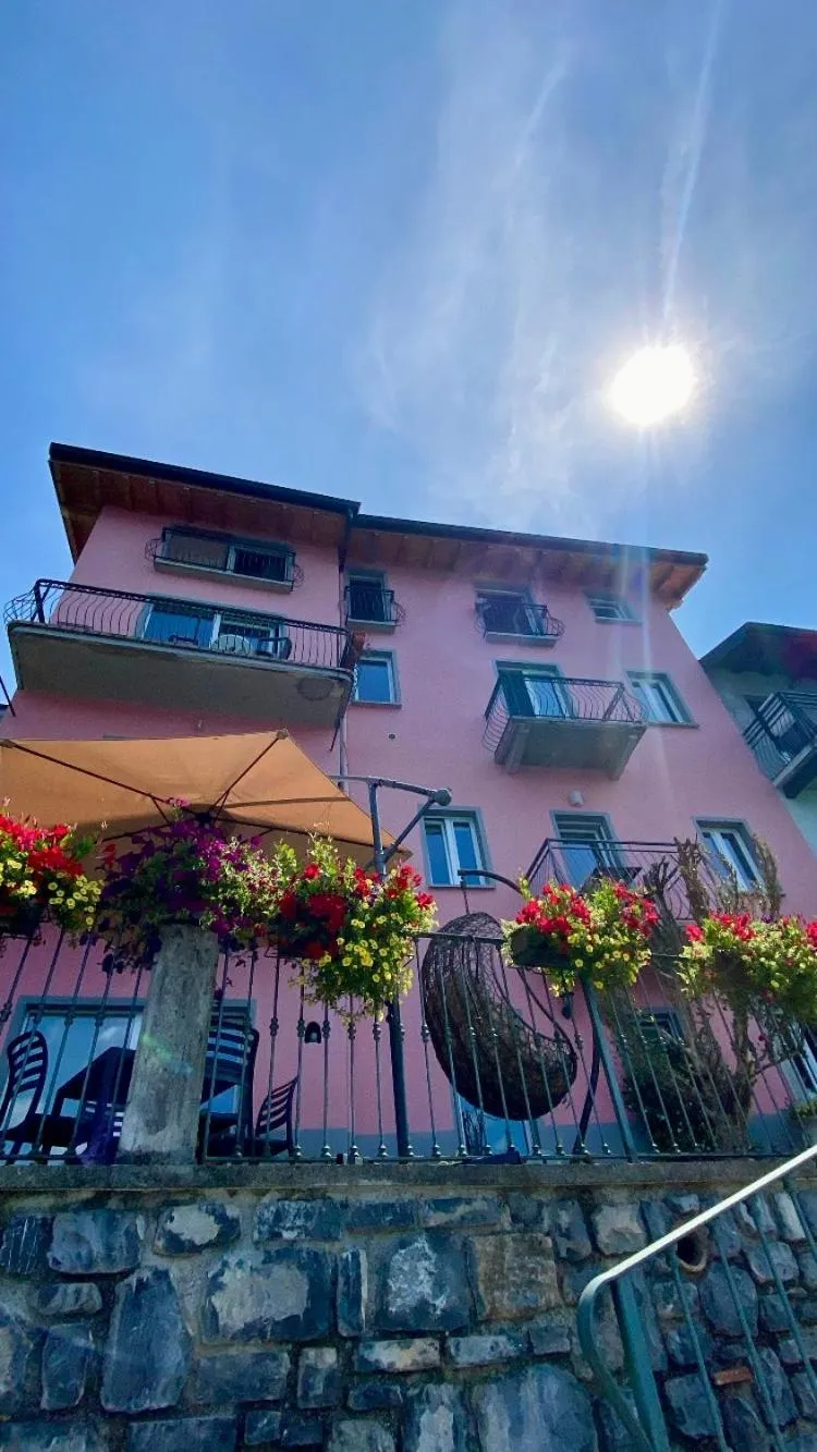Property building in B&B Nest on the Lake