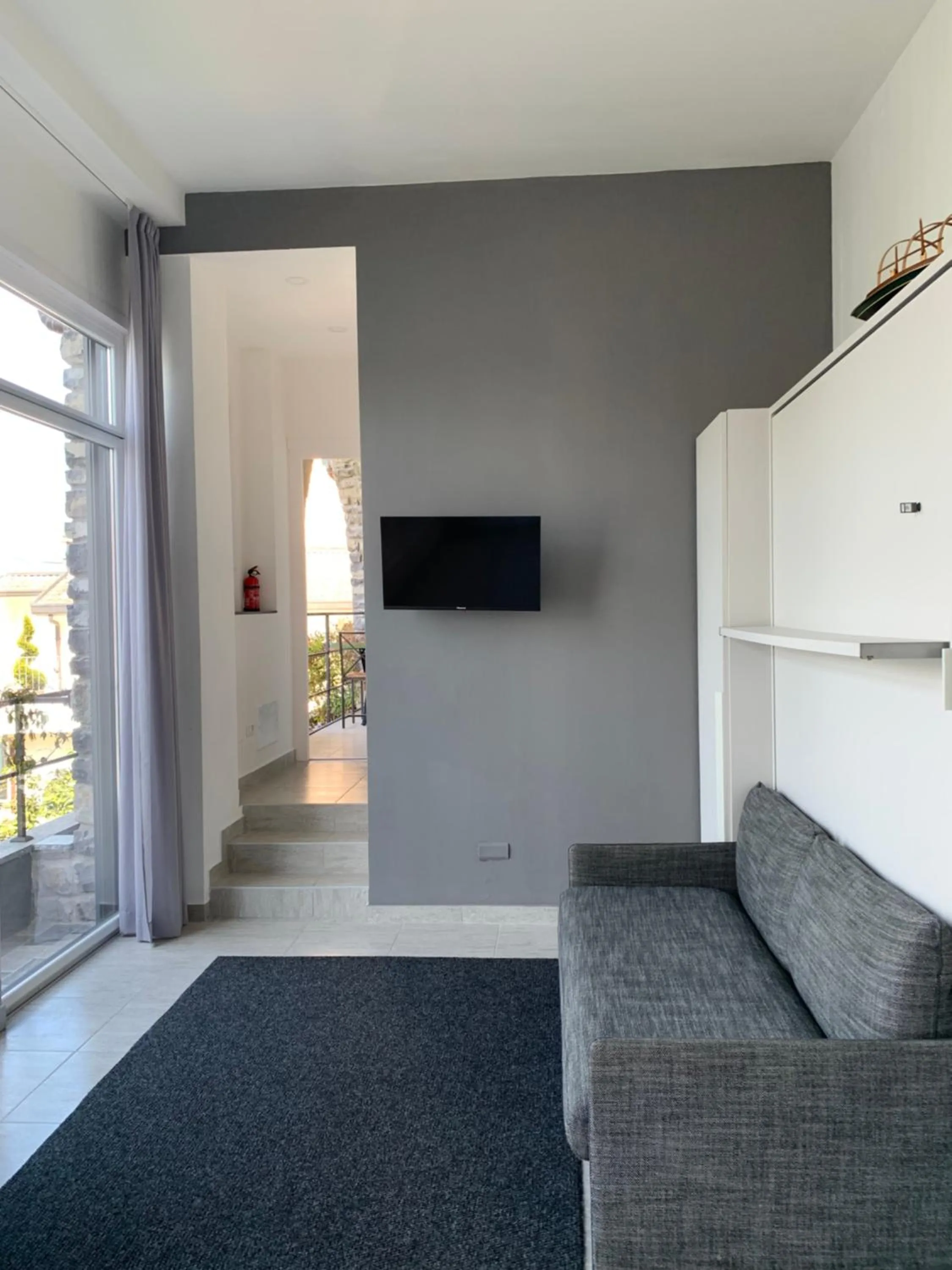 TV and multimedia in B&B Nest on the Lake