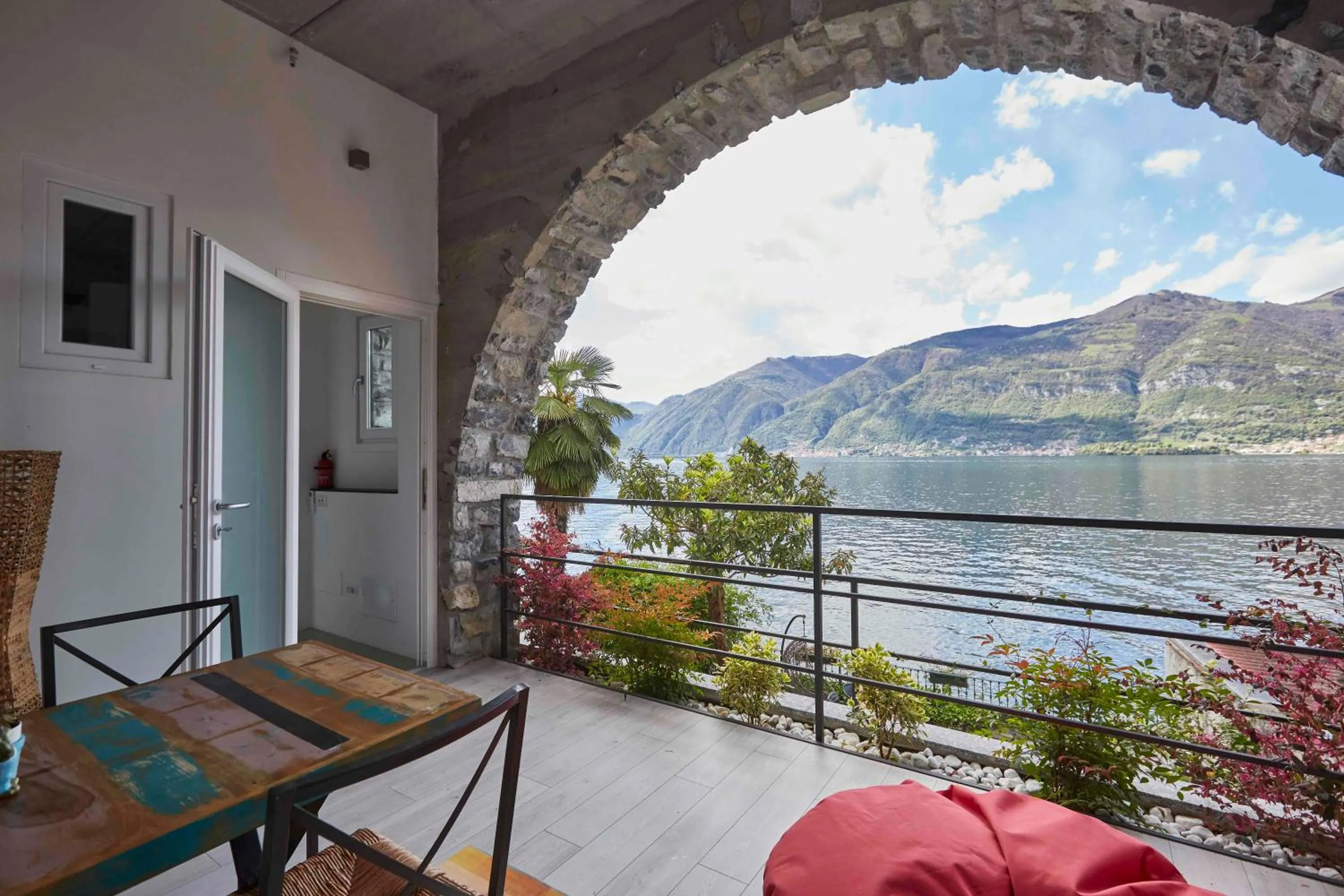Patio in B&B Nest on the Lake