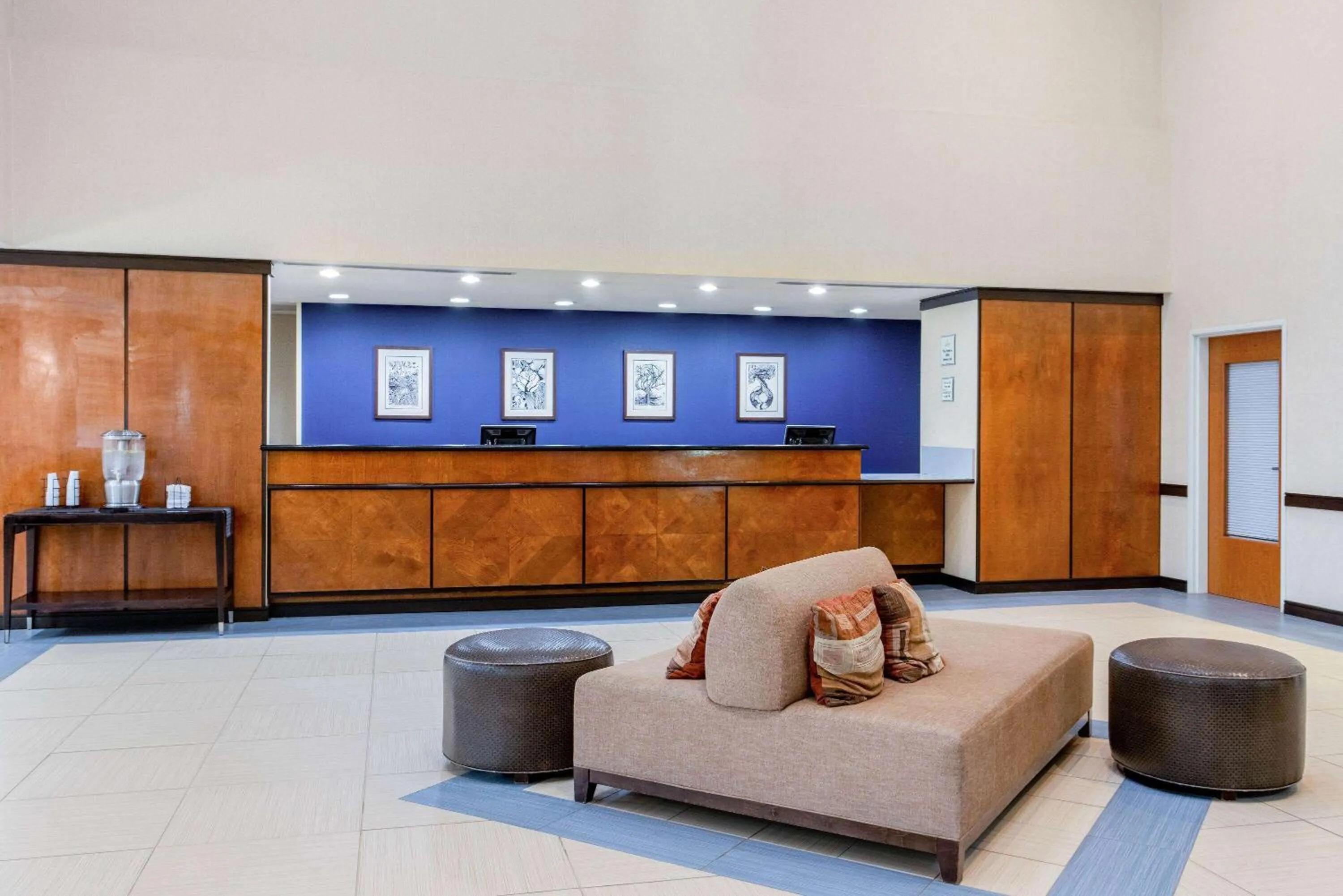 Lobby or reception in La Quinta by Wyndham Indianapolis Airport Plainfield