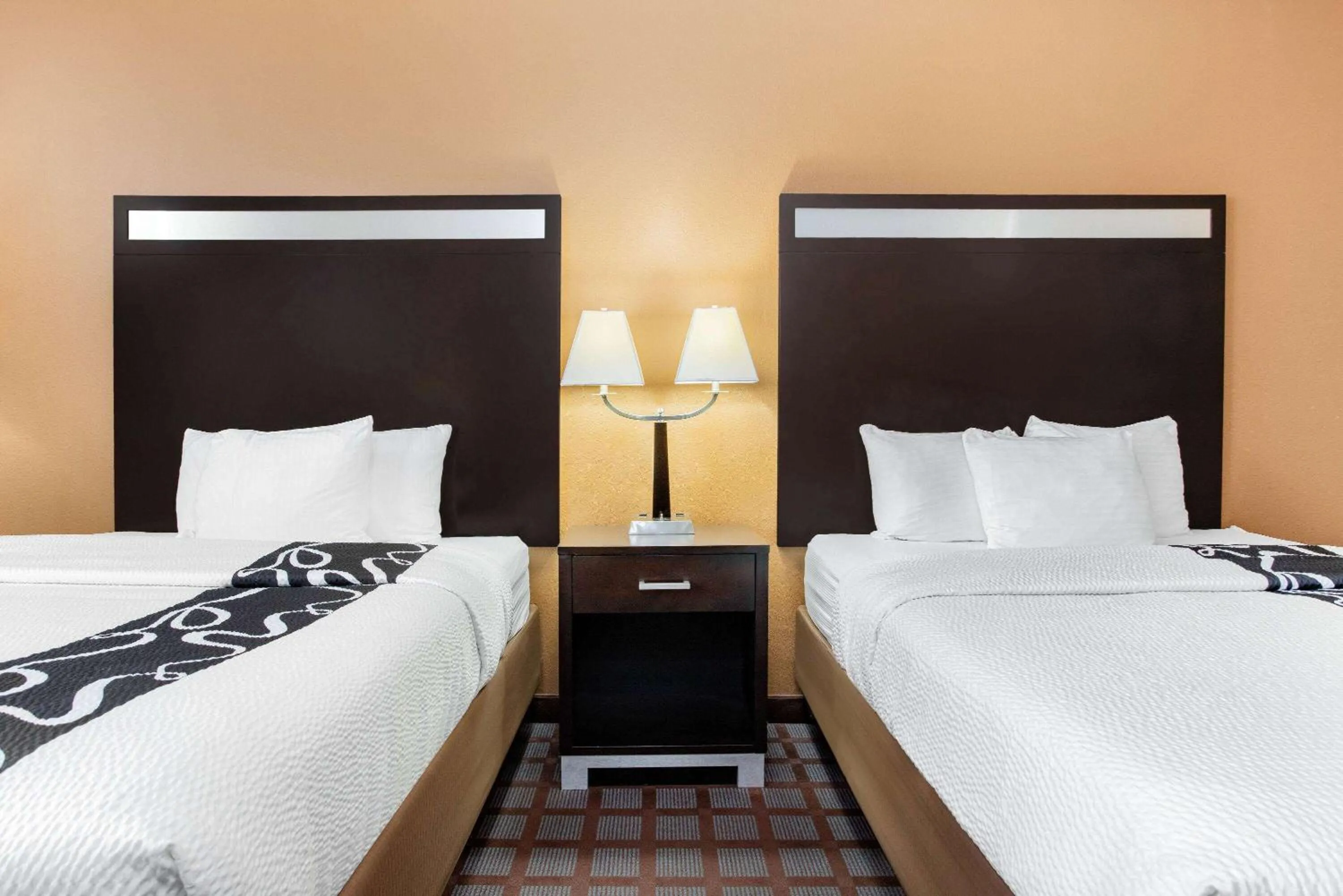 Photo of the whole room, Bed in La Quinta by Wyndham Indianapolis Airport Plainfield