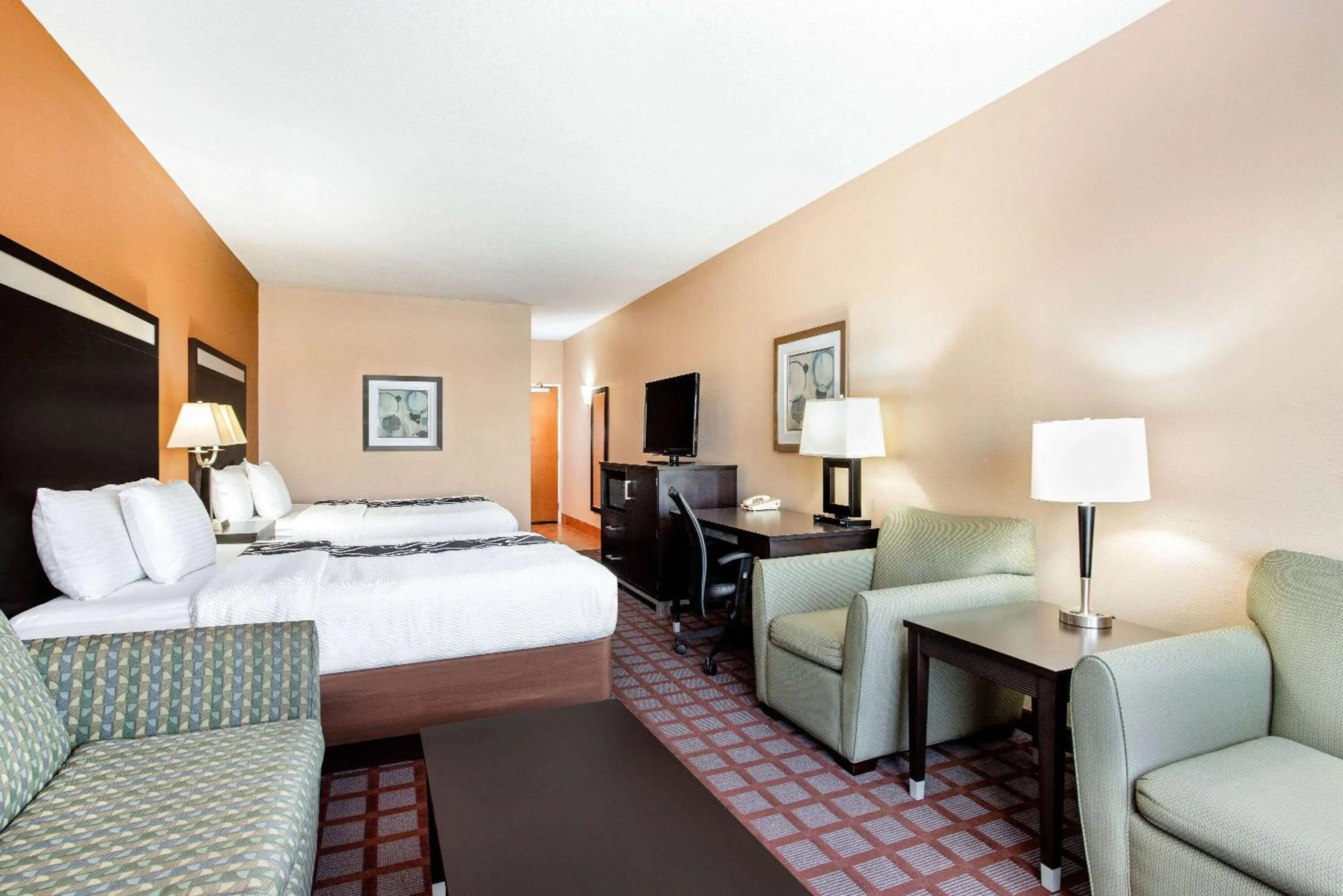 Bed in La Quinta by Wyndham Indianapolis Airport Plainfield