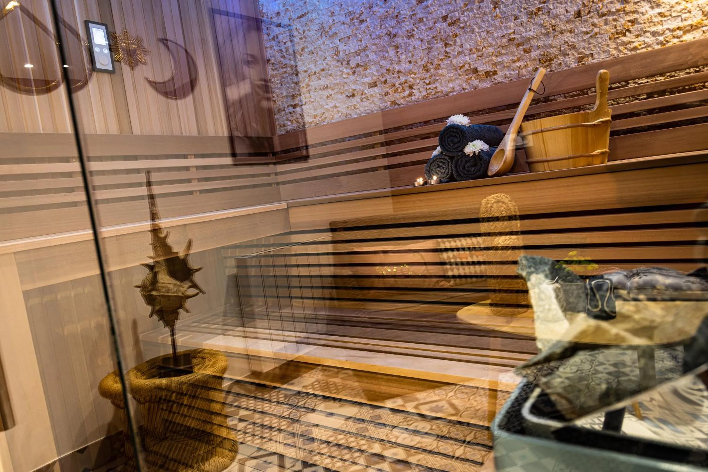 Massage in Le 49 Côté Parc & SPA