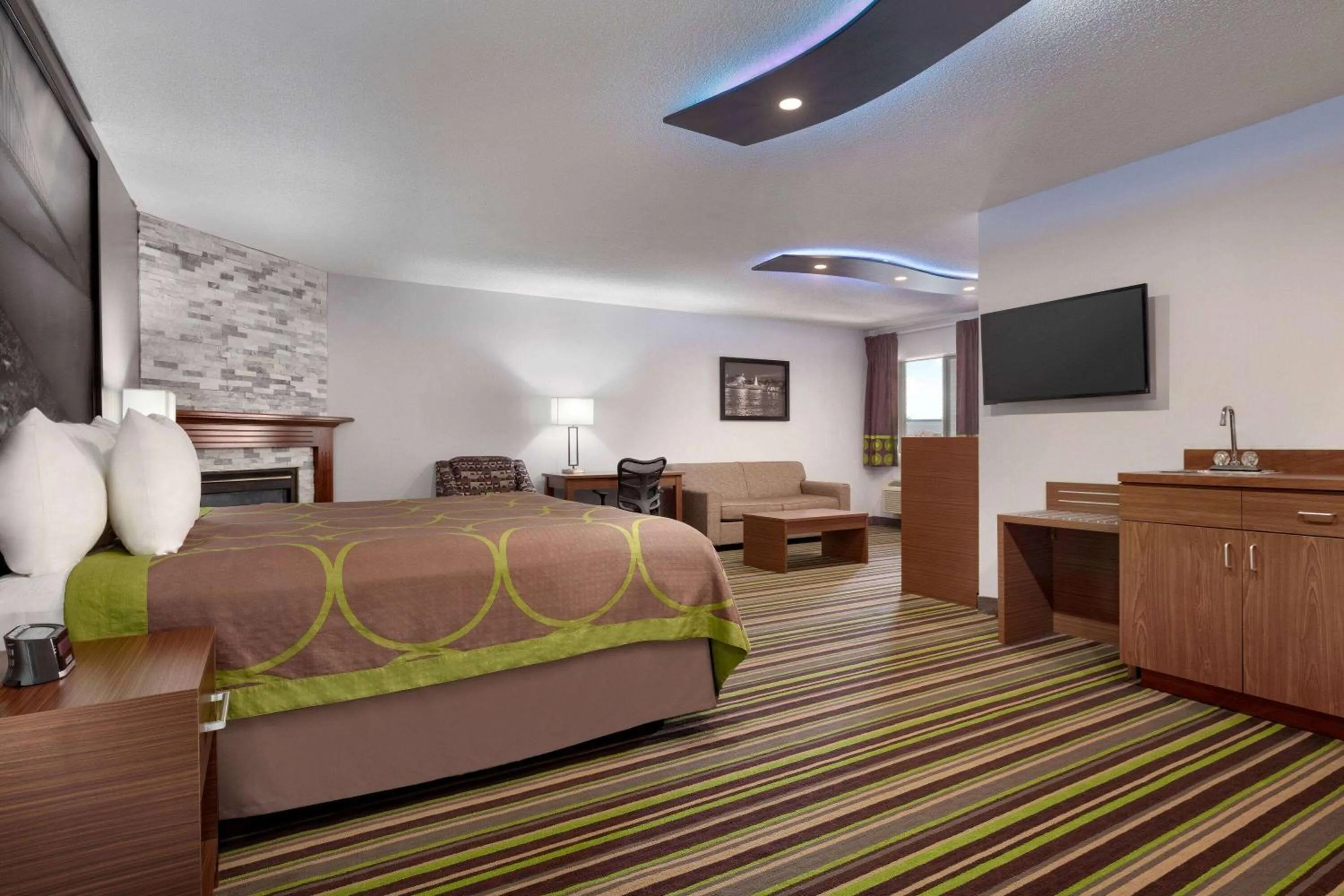 Photo of the whole room in Super 8 by Wyndham Windsor/Dougall