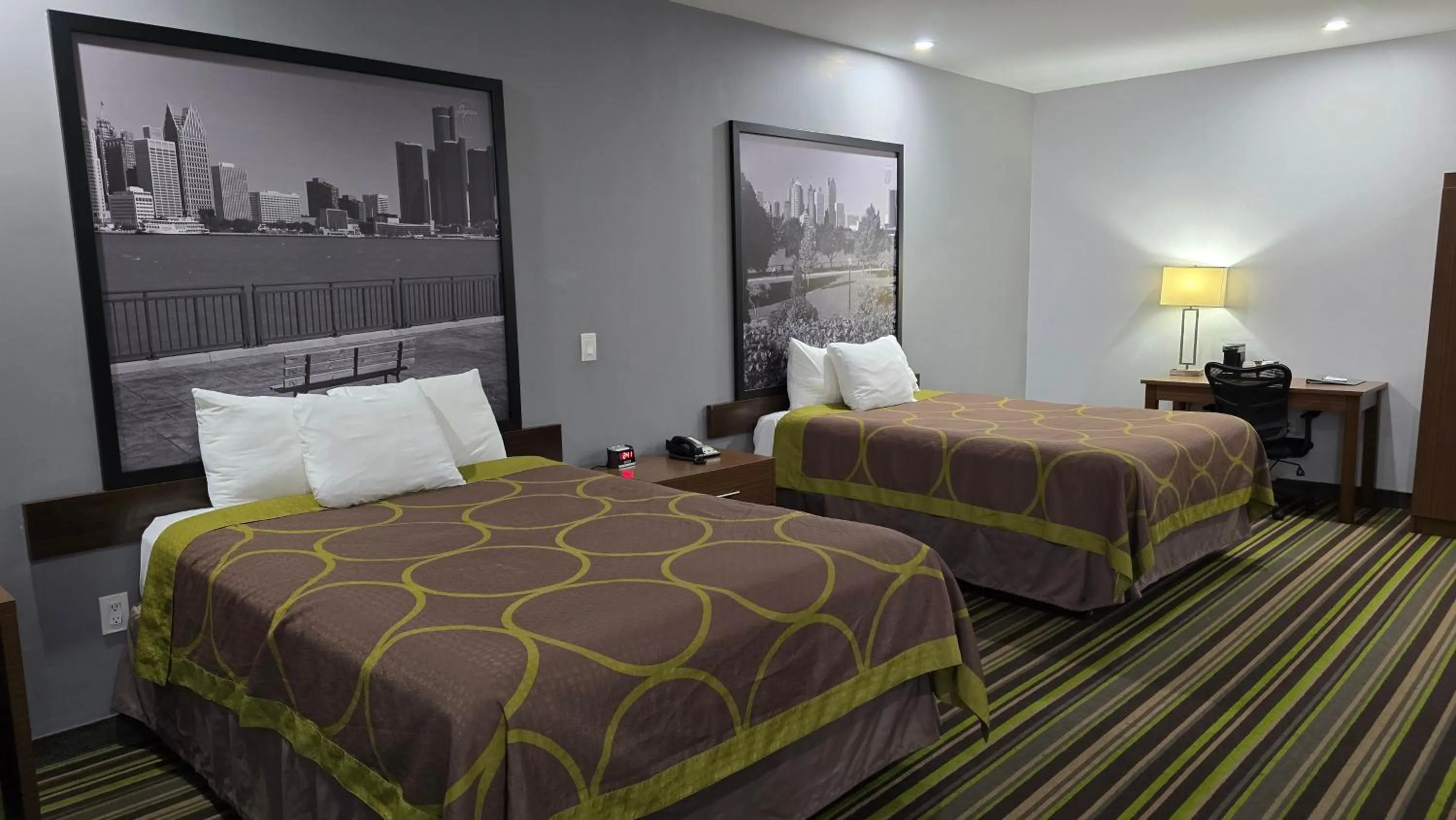 Bedroom in Super 8 by Wyndham Windsor/Dougall