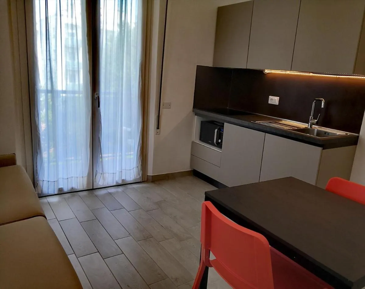 Kitchen or kitchenette in Hotel Iride Apartments & Rooms- ideale per famiglie e coppie