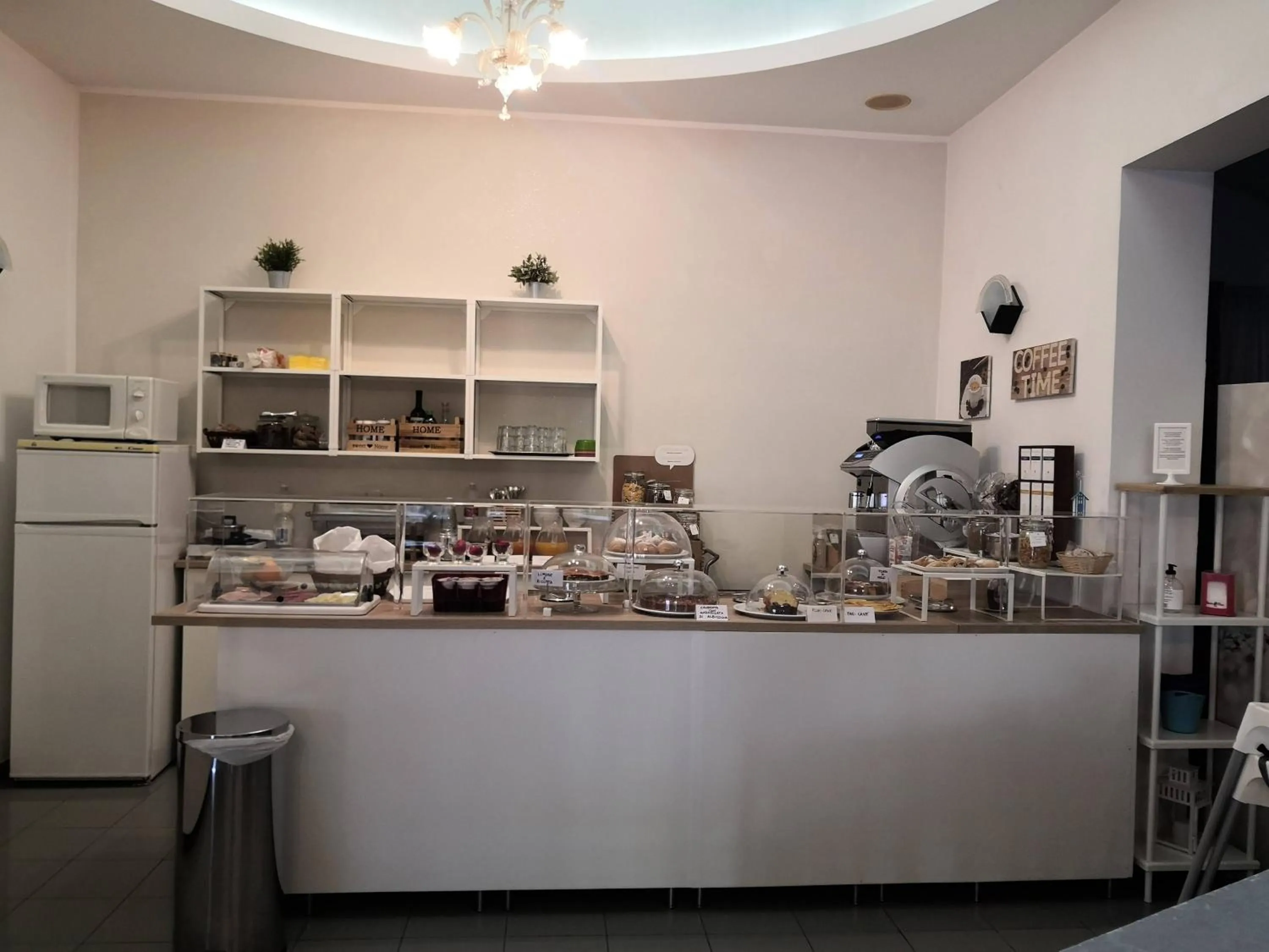 Breakfast in Hotel Iride Apartments & Rooms- ideale per famiglie e coppie
