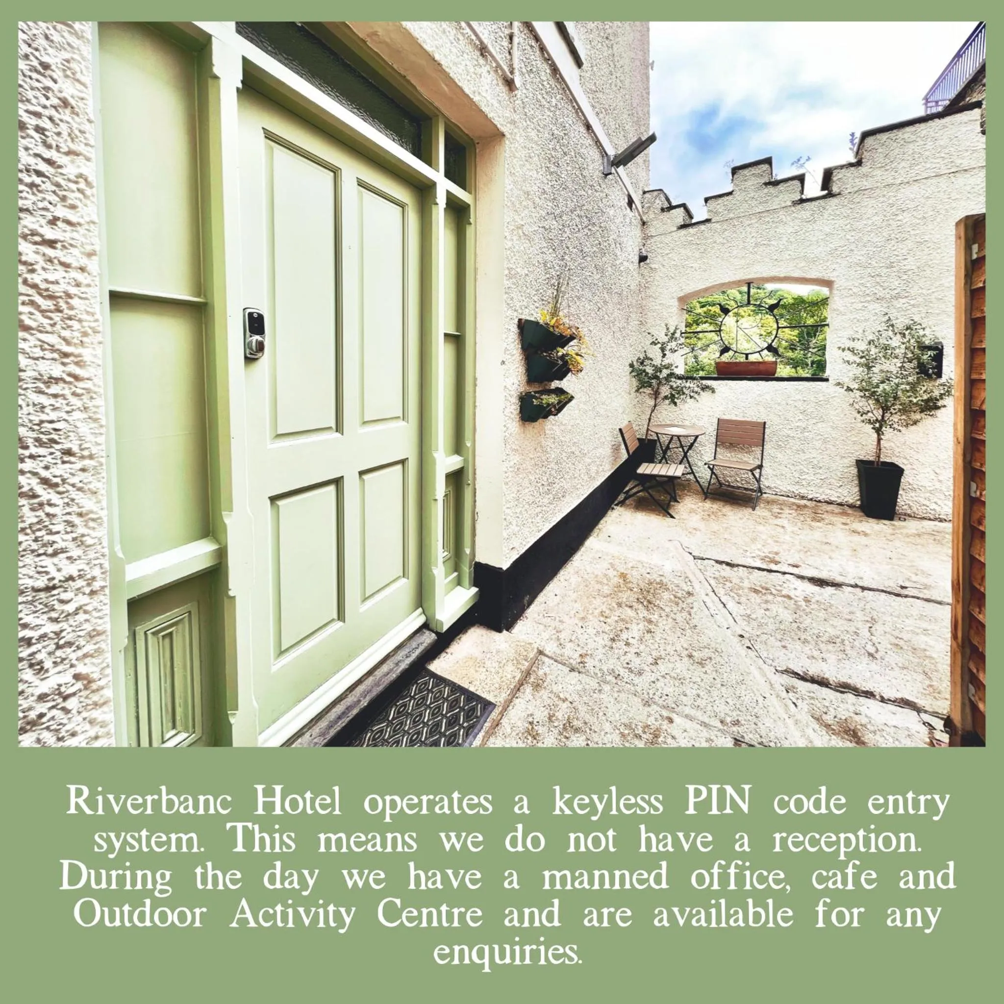 Facade/entrance in Riverbanc