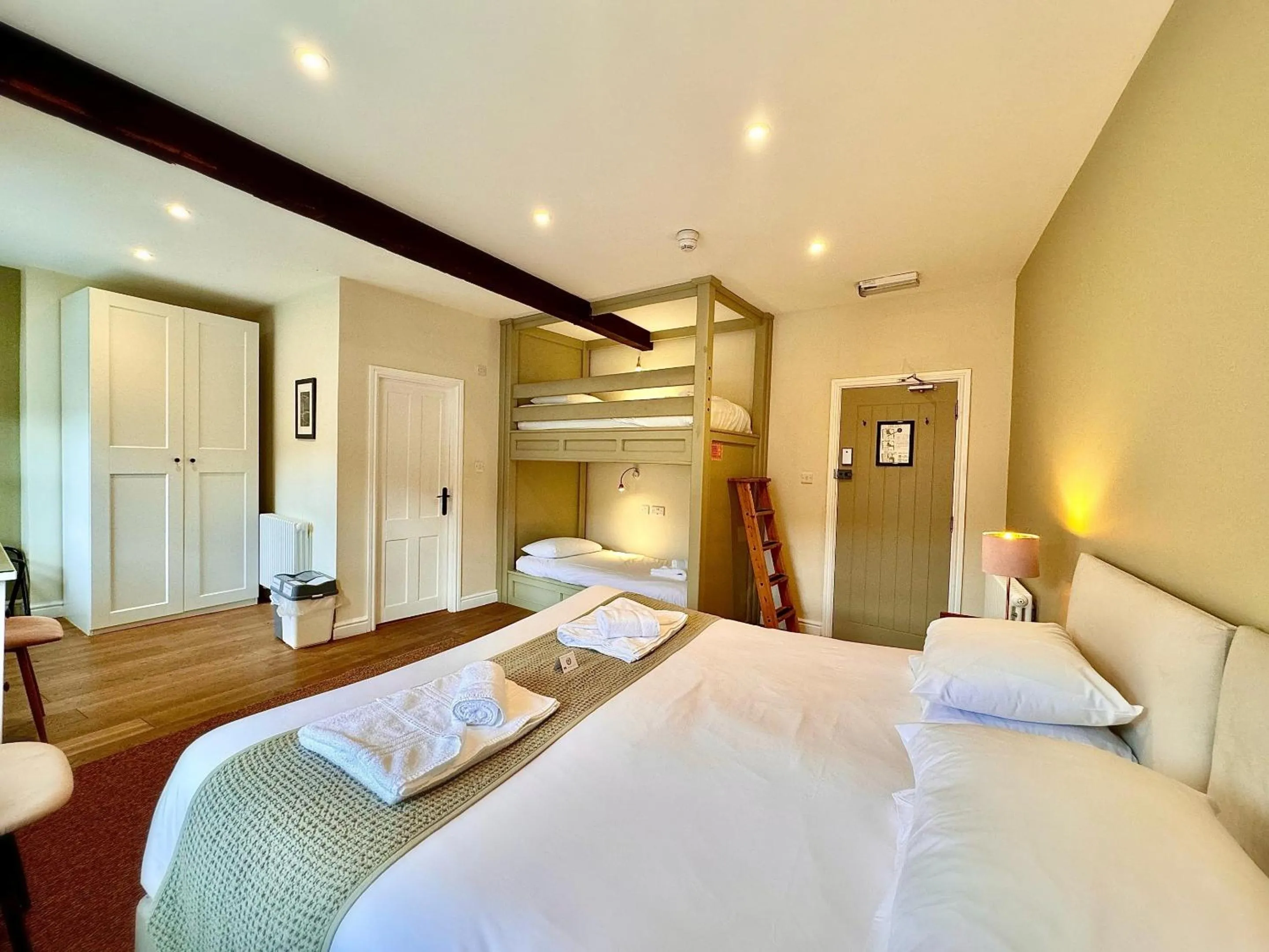 Bedroom, Bed in RIVERBANC