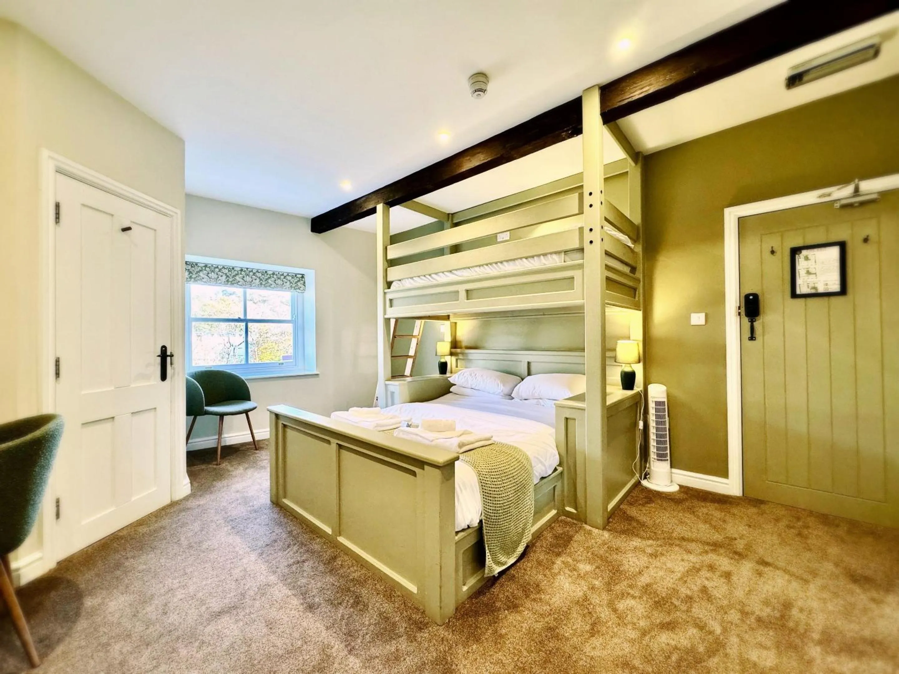 Bedroom, Bed in RIVERBANC