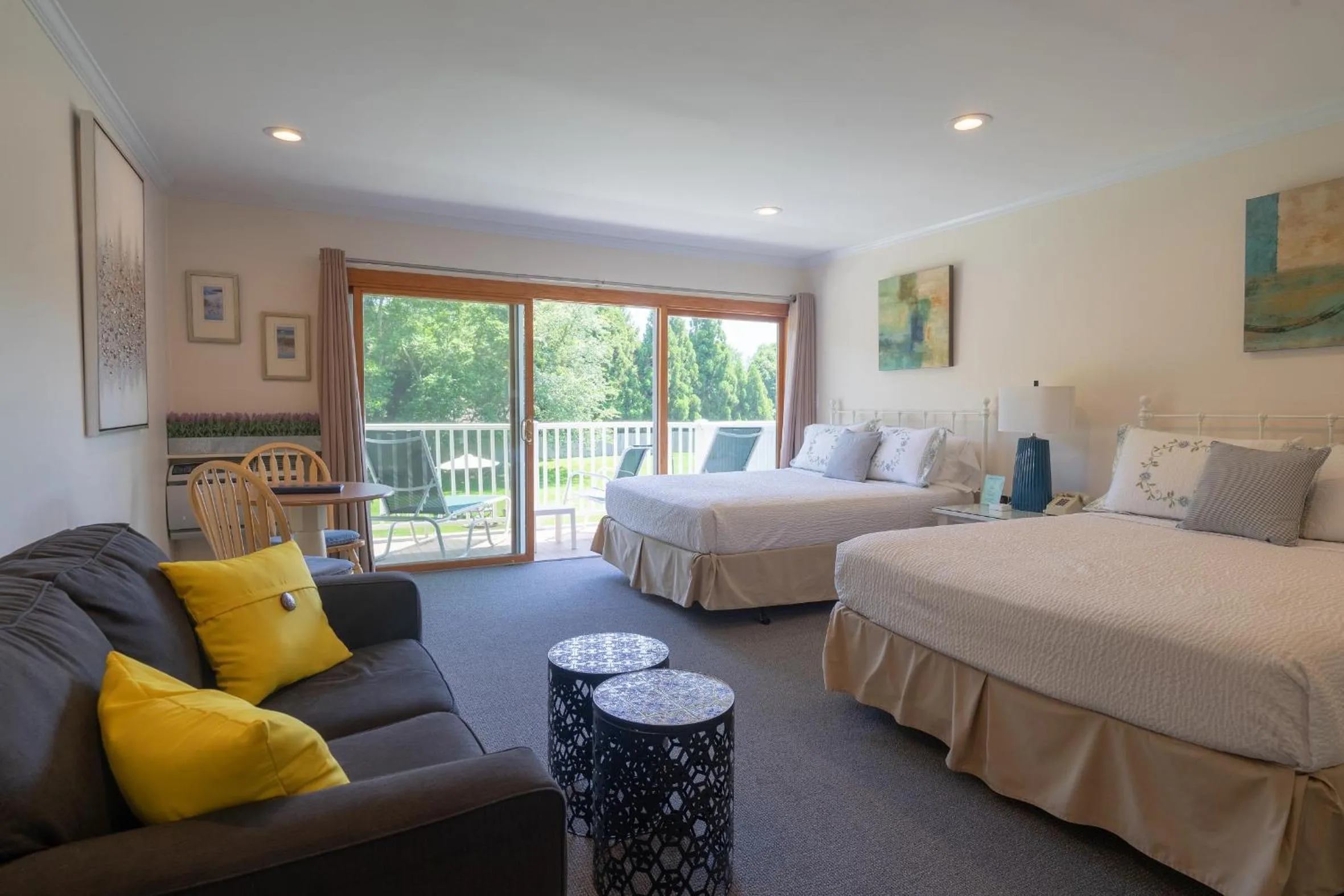 Deluxe Queen Studio  in East Hampton House Resort