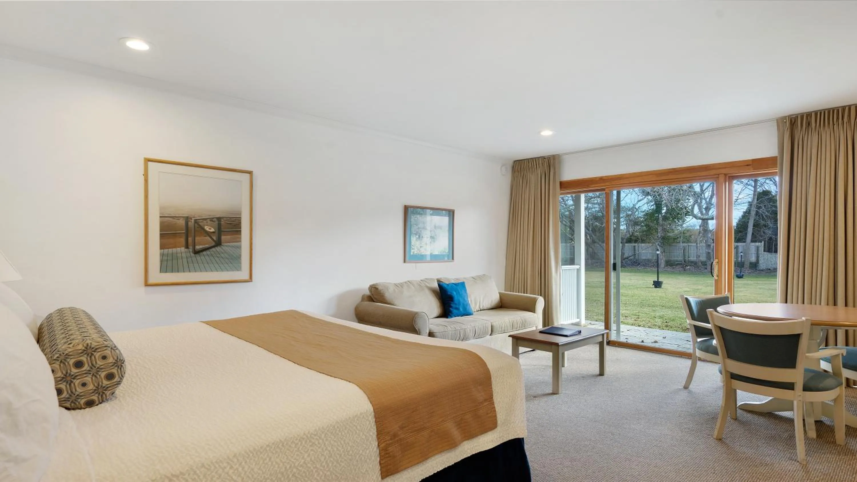 Deluxe King Studio in East Hampton House Resort
