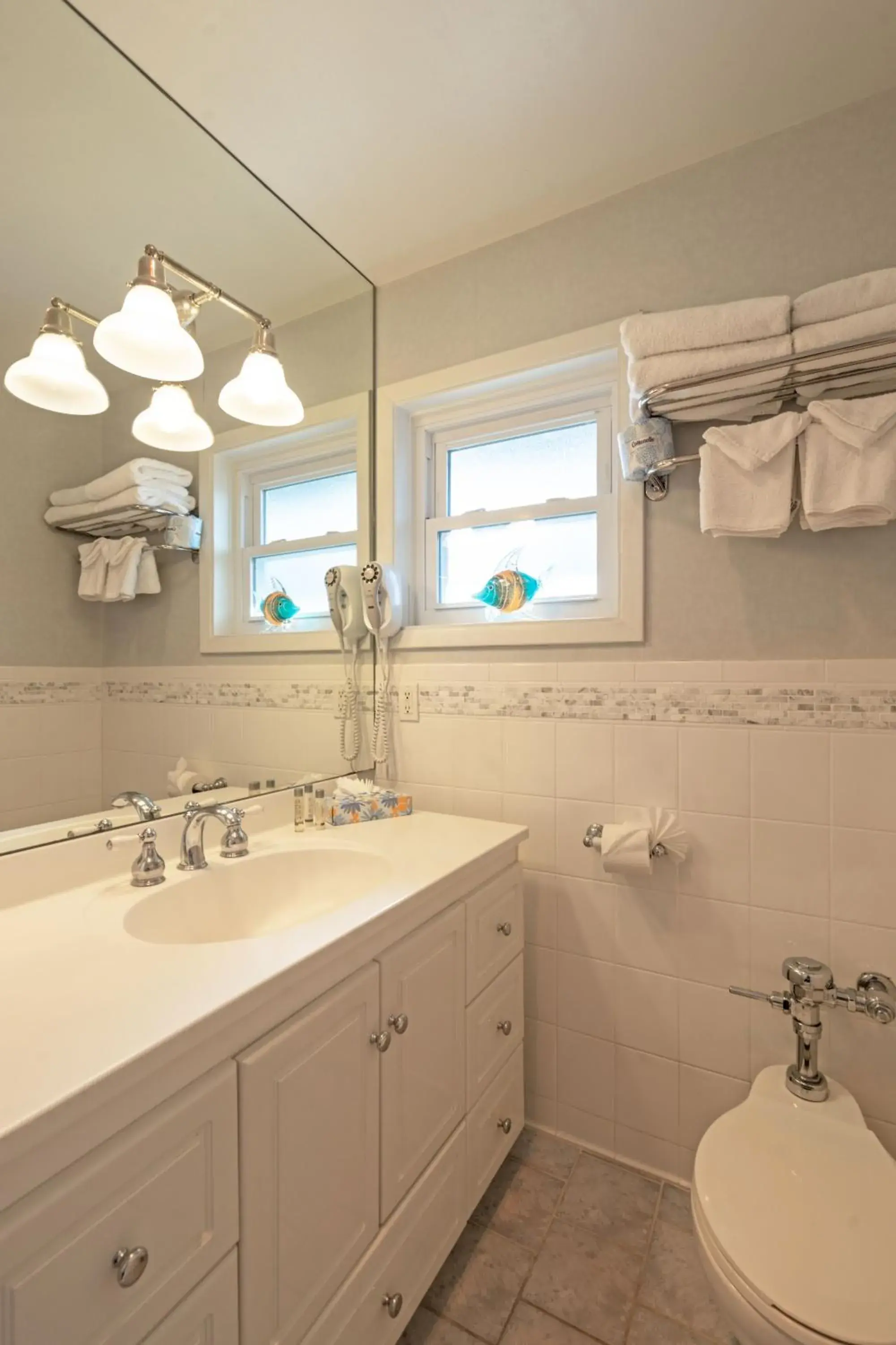 Deluxe Suite in East Hampton House Resort Deluxe Suite in East Hampton House Resort